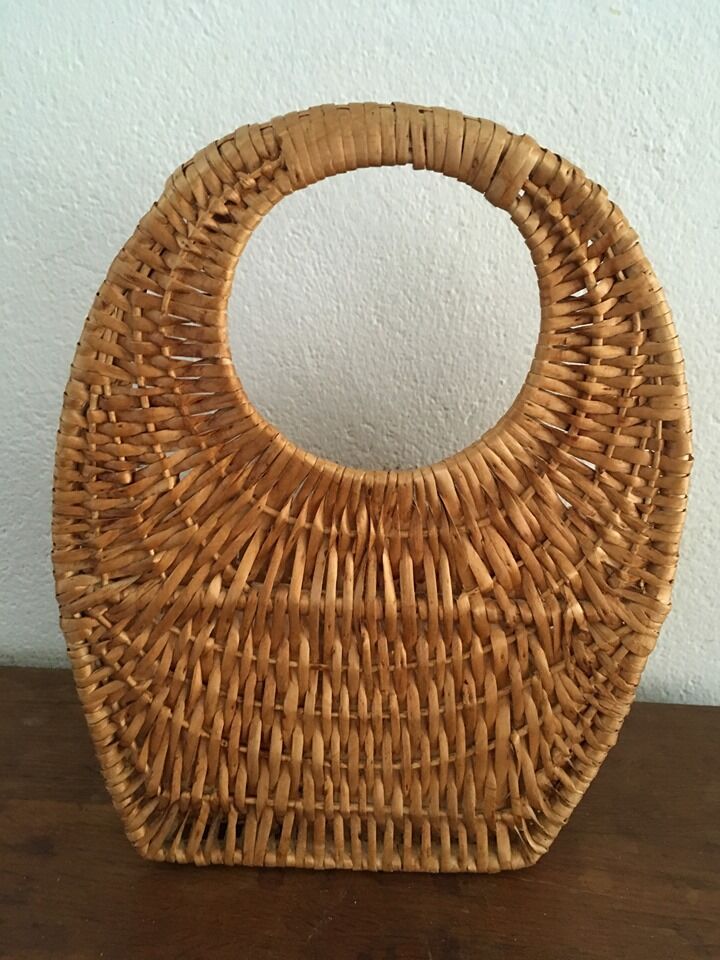 Wicker wall basket