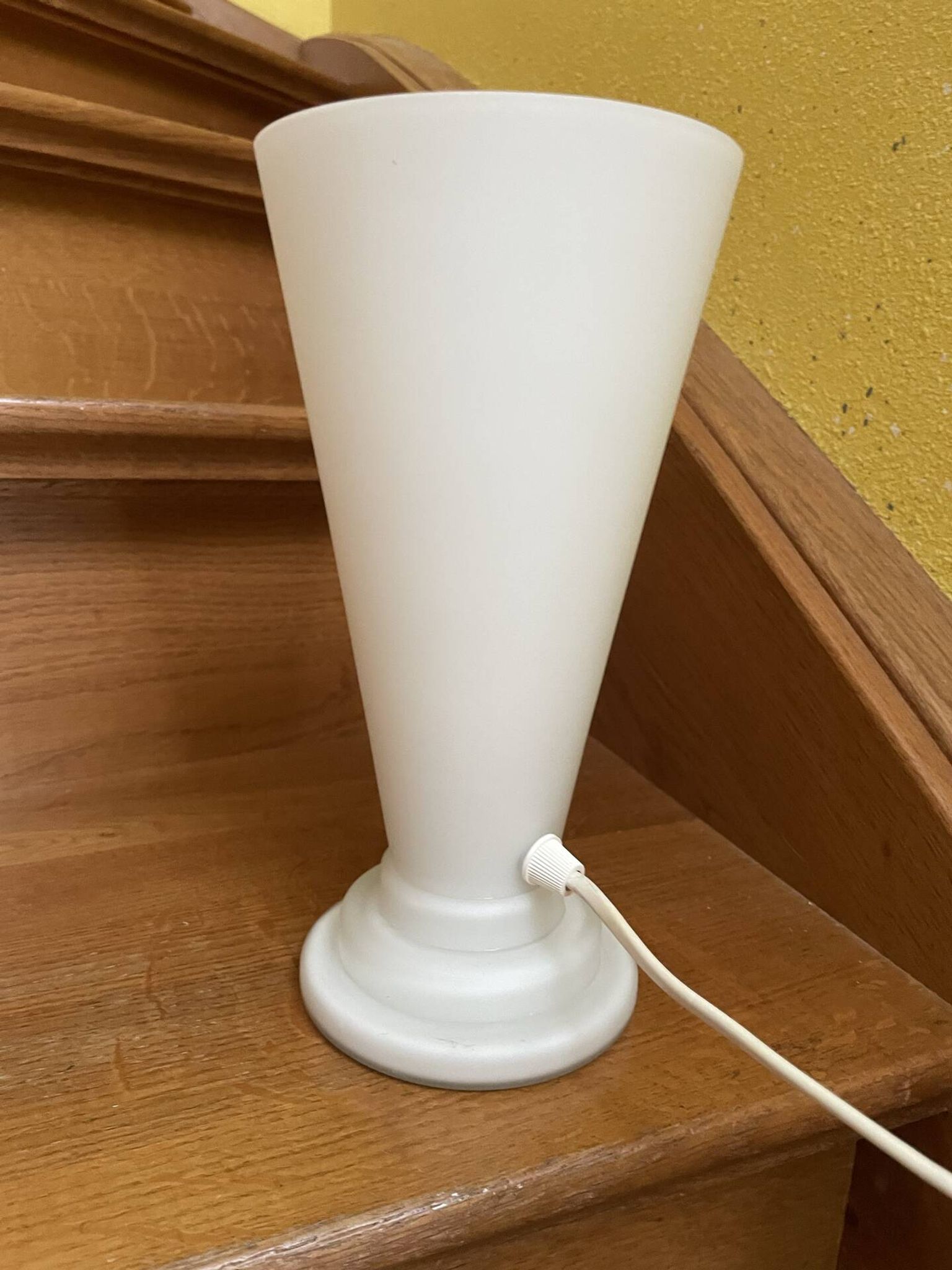 Lampe à poser en opaline Art déco