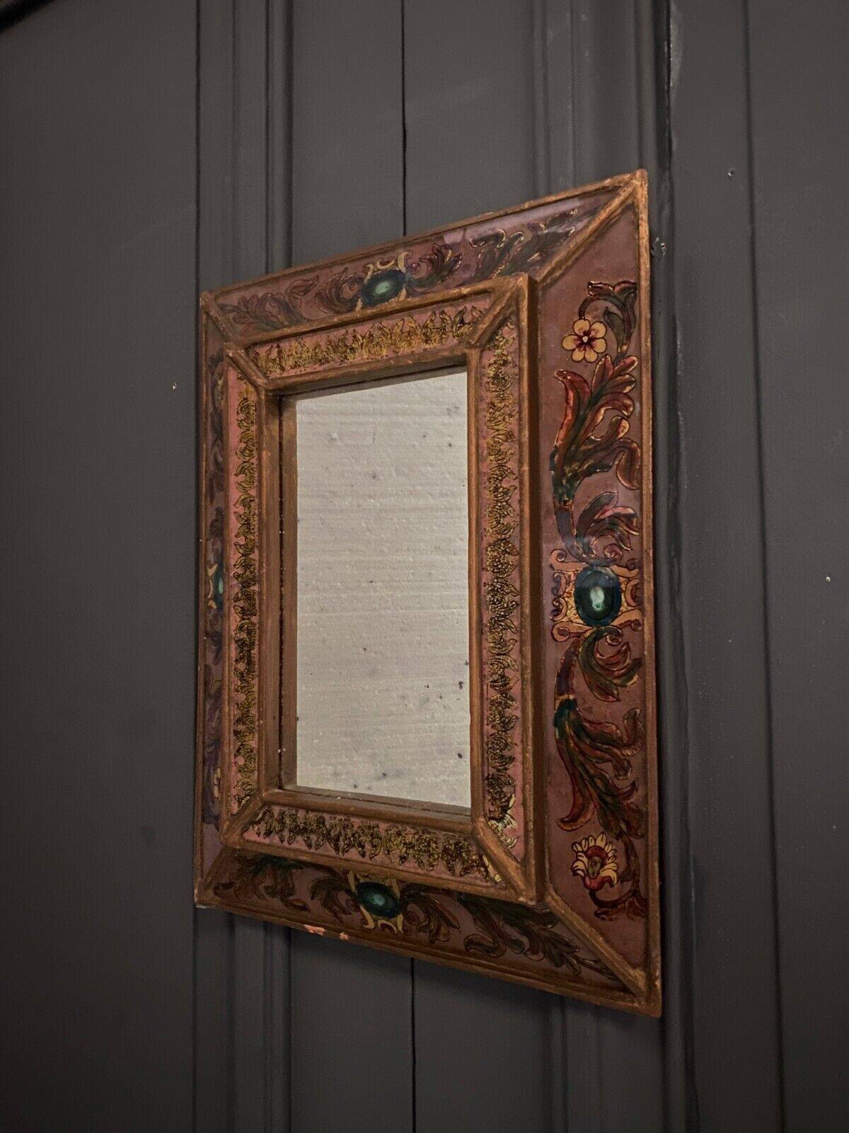 Petit miroir à parclose décor d'arabesques milieu XXe