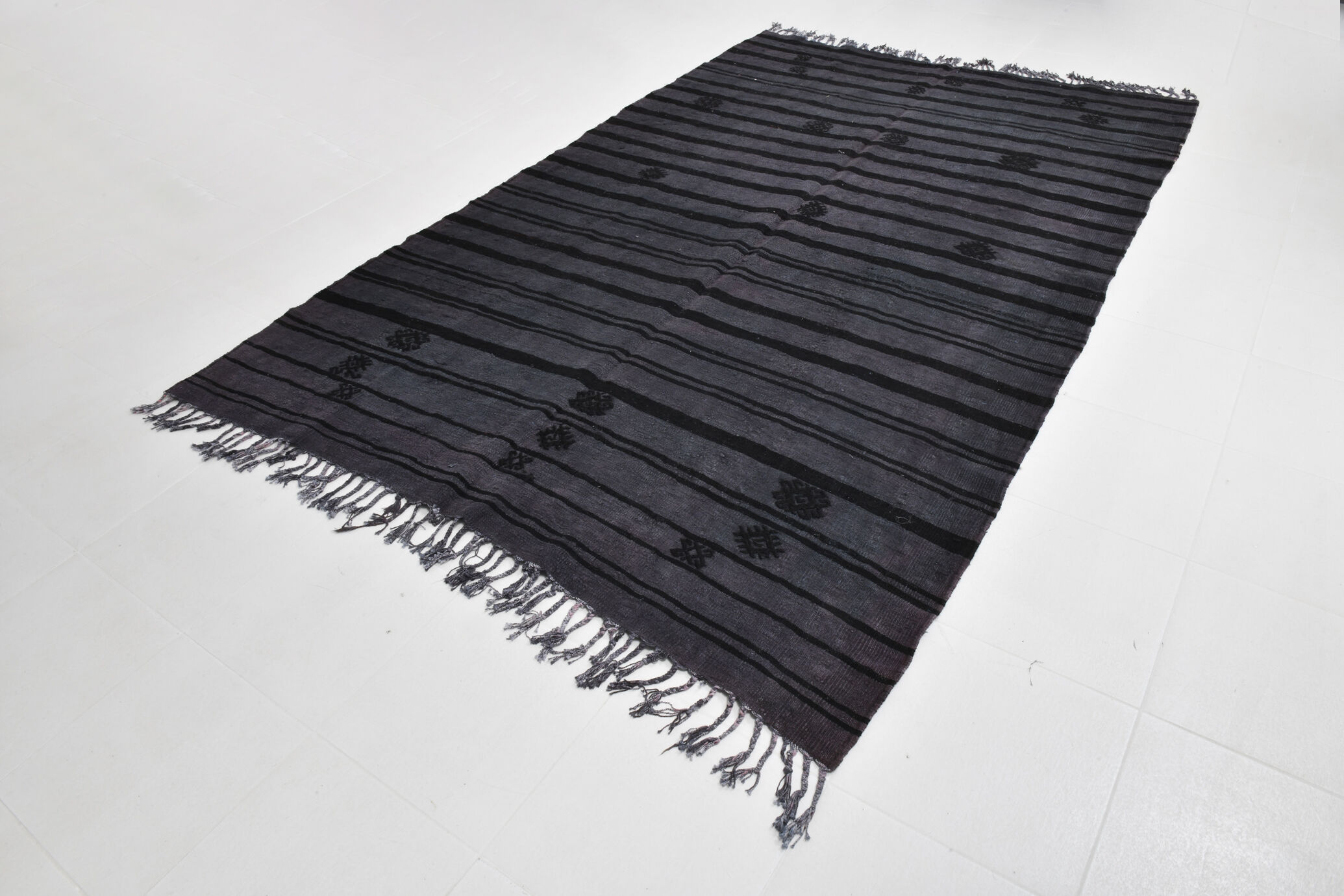 Gray & black oversize hemp rug 316x204cm