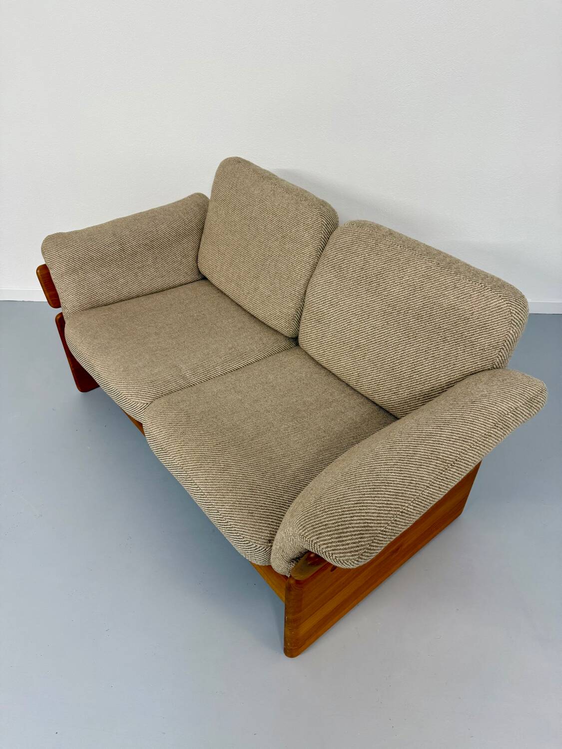 Old sofa in solid elm and vintage 80s design fabric Seltz France