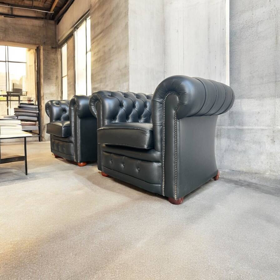 Set of 2 sturdy Chesterfield single/club seats