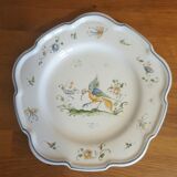 Moustiers earthenware plate from the Atelier des Fontaines