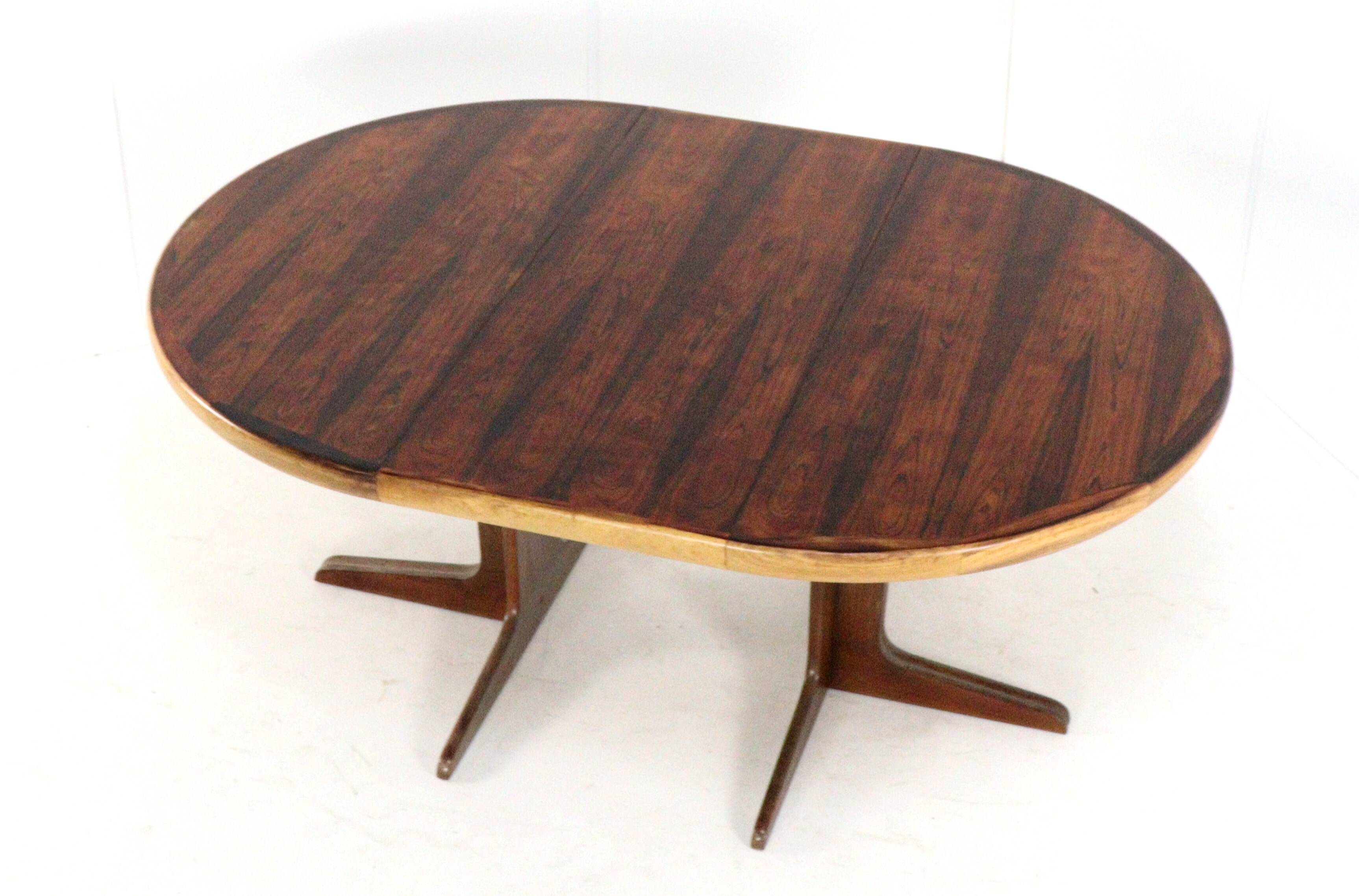 'Timring' Danish extendable round rosewood dining table