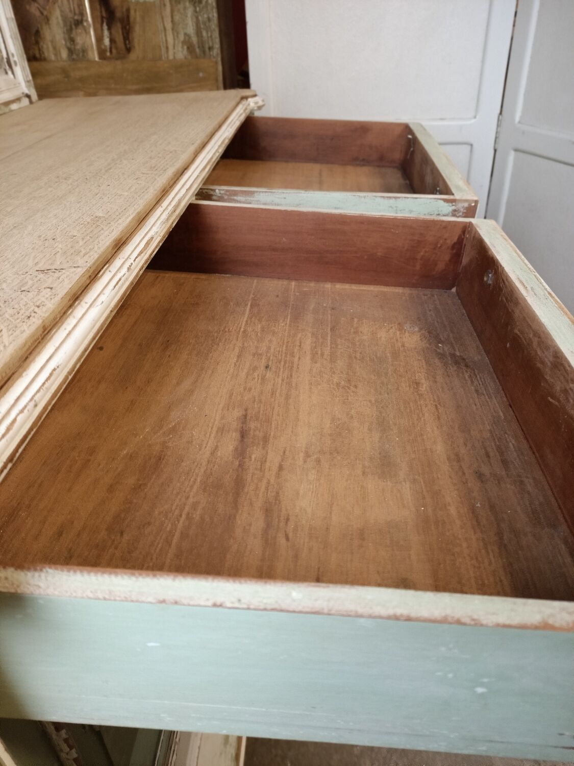 Patinated buffet service