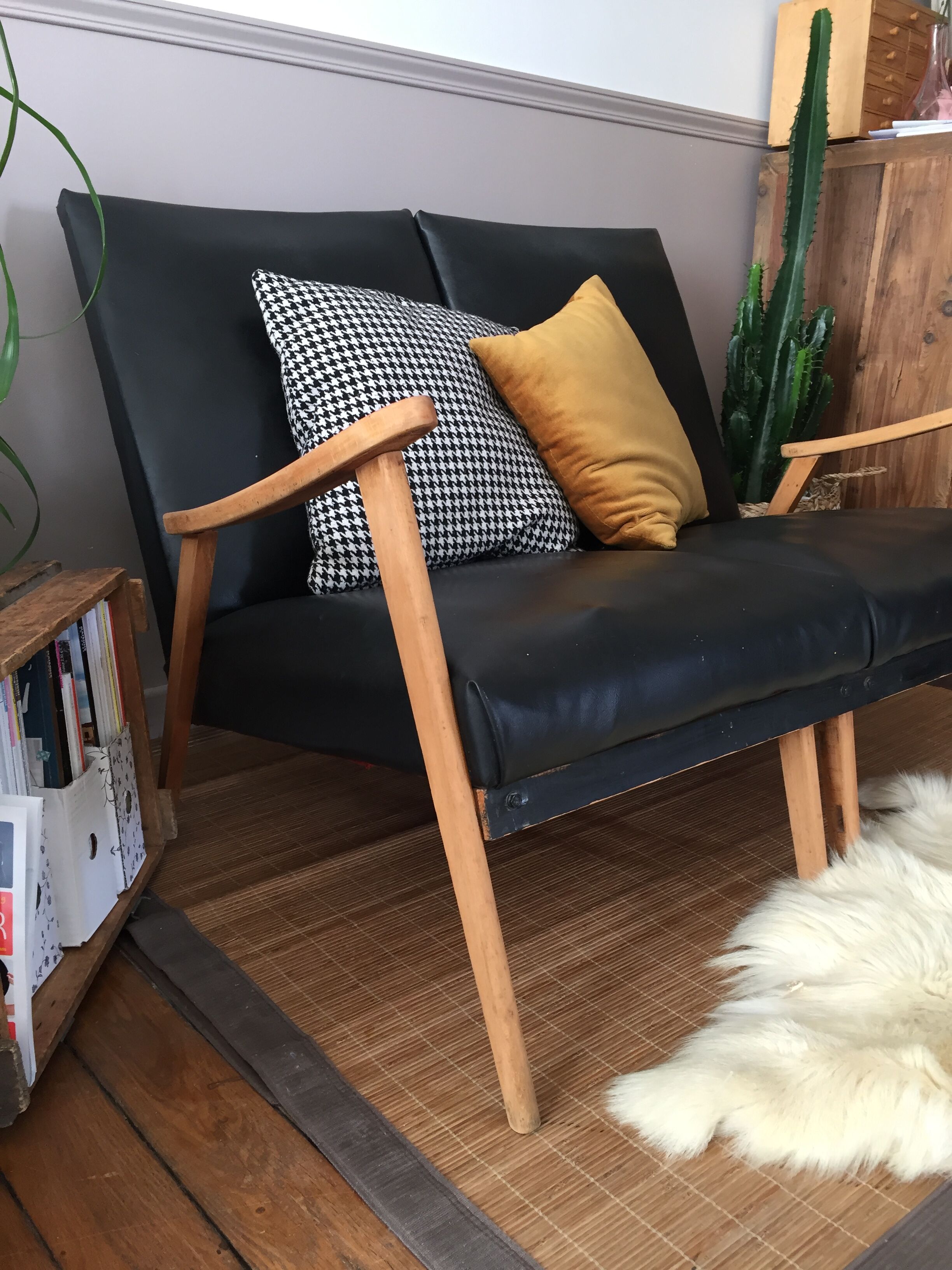 Scandinavian bench