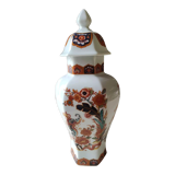 Decorative hexagonal potiche in fine Chinese porcelain, stamped and signed "Red Lions"