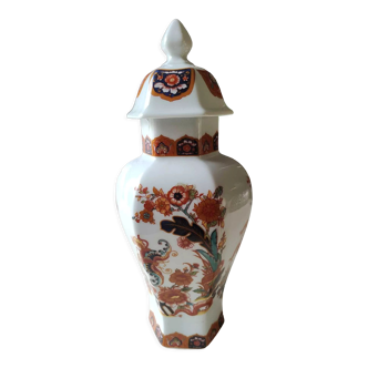 Decorative hexagonal potiche in fine Chinese porcelain, stamped and signed "Red Lions"