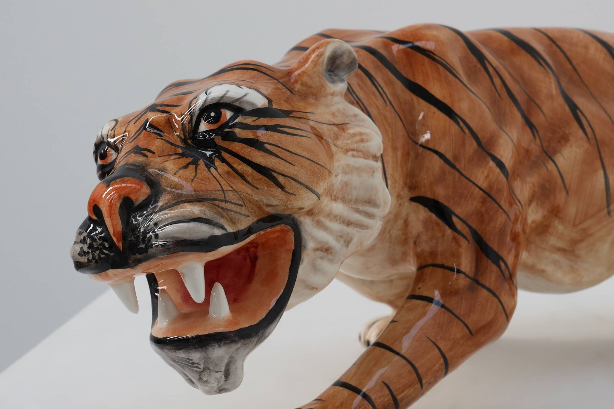 Italian Hollywood Regency Ceramic handpainted Tiger Sculpture, ca. 1950