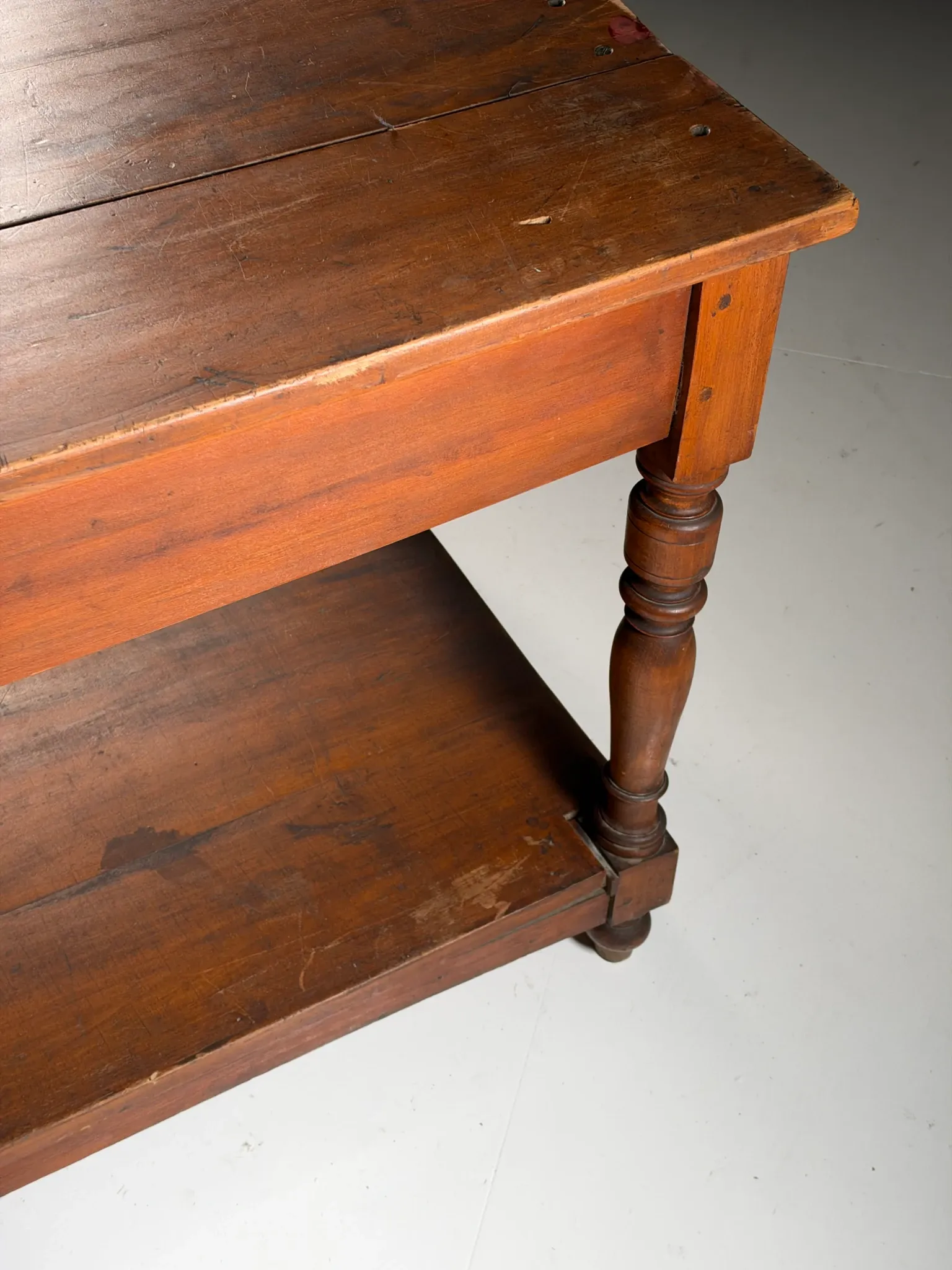 Table drapier belge vers 1920