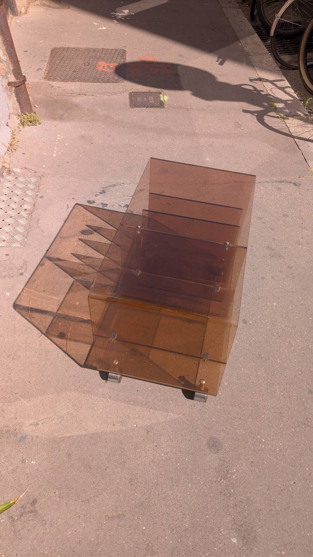 Table d'appoint plexiglas fumé