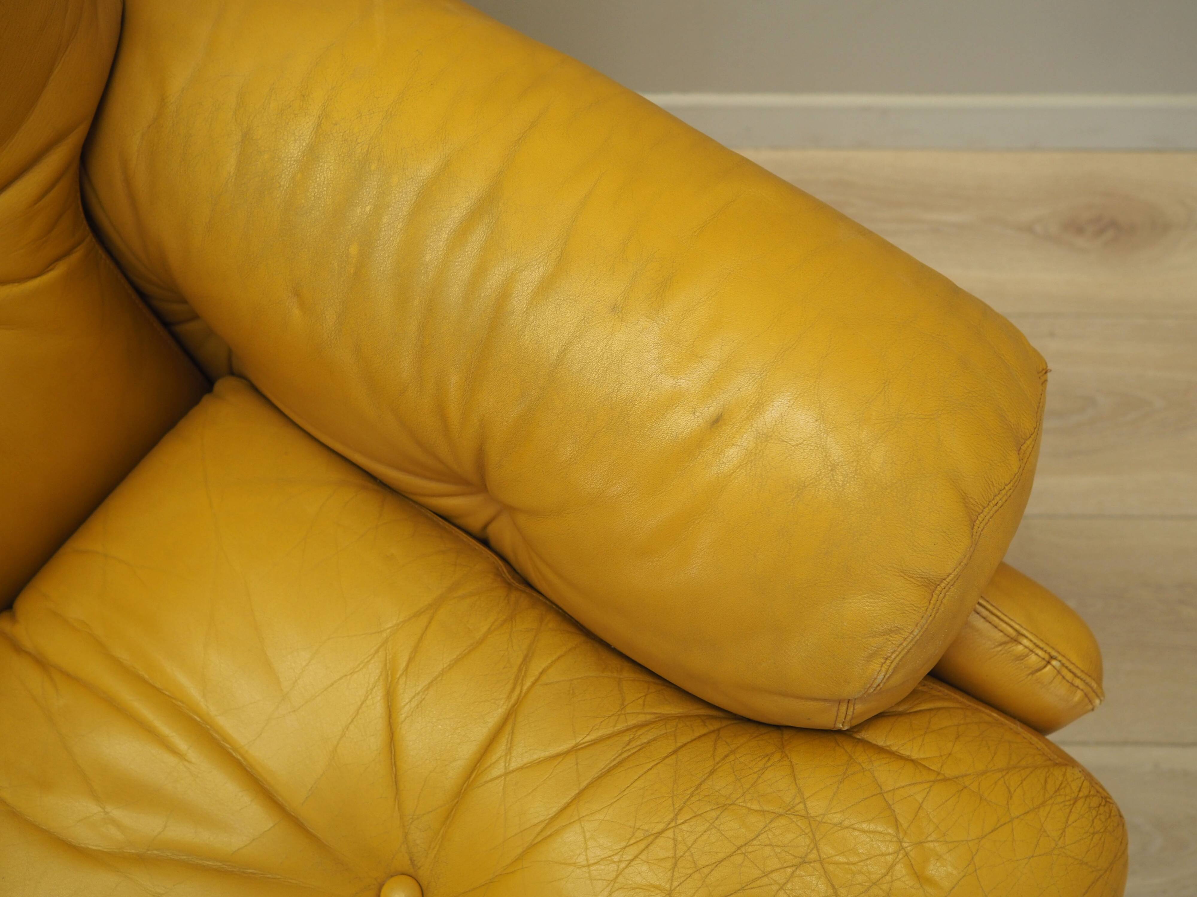 Canapé en cuir jaune, design italien, années 1960, fabricant : B&B Italia, design