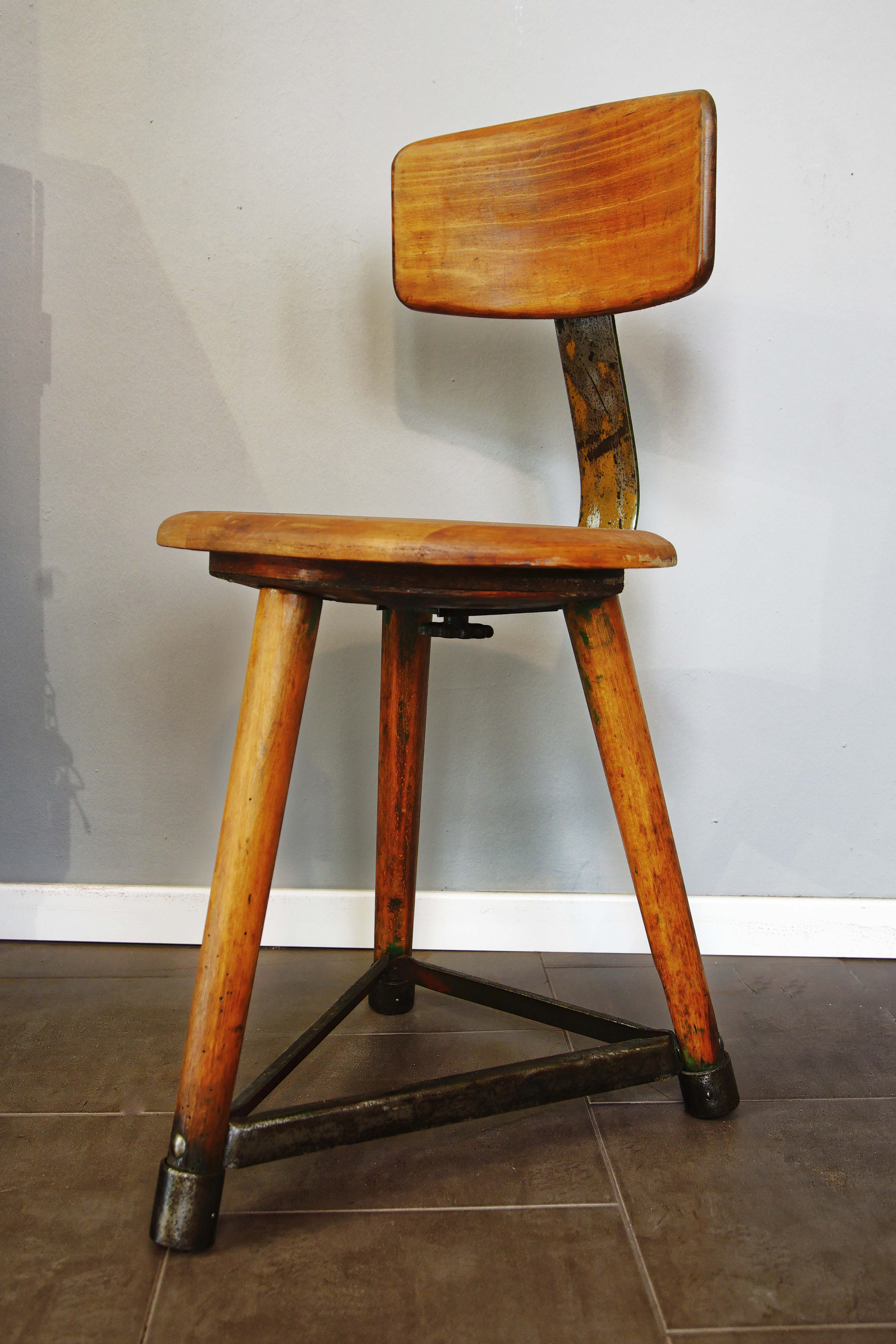 Workshop chair Ama elastic round with backrest (413)