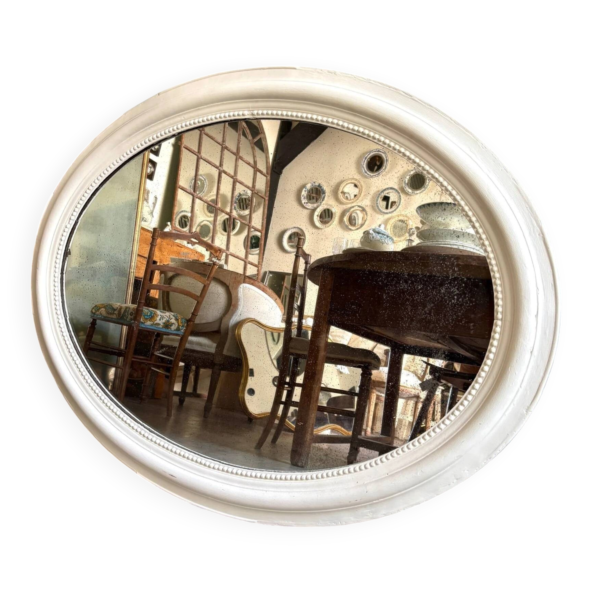 Oval mirror in pearl-coloured stucco 85 x 114 cm