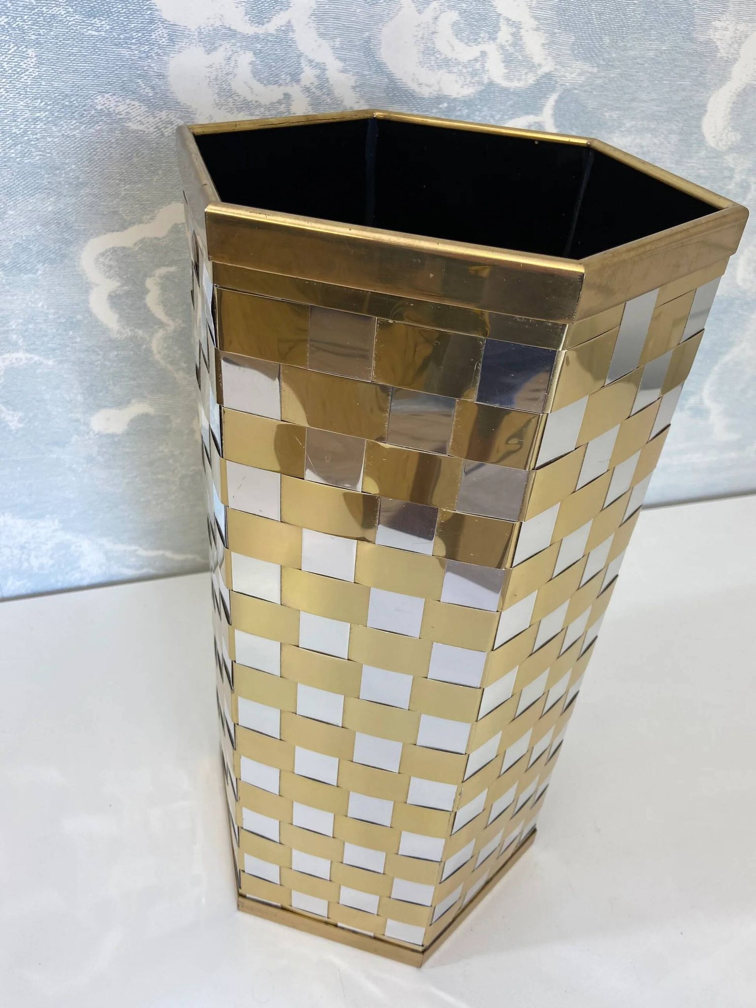Hexagonal two-tone umbrella stand in the Italian style of Willy Rizzo from the 1970s.
