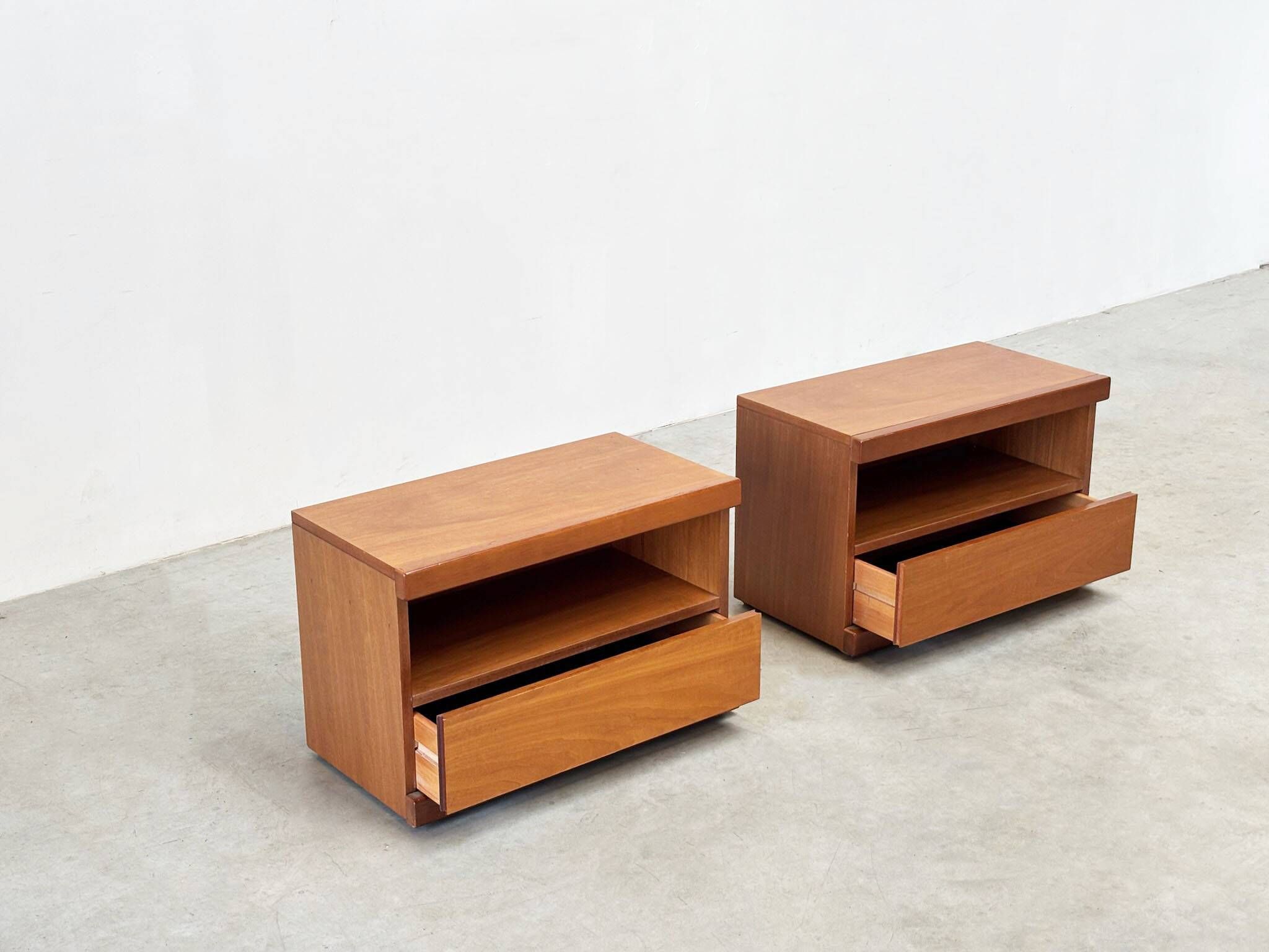 Tables de nuit françaises des années 1970