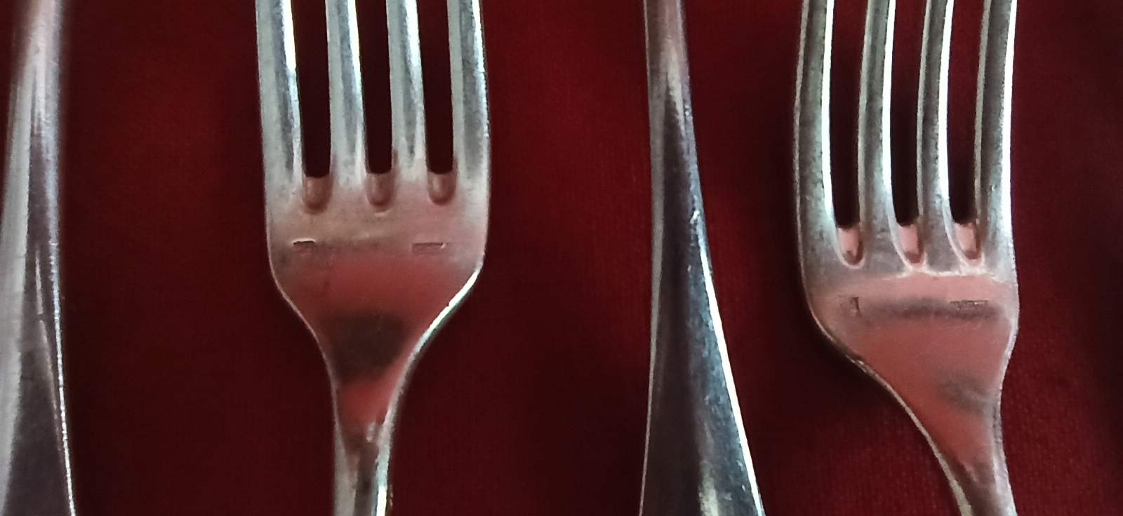 Lot de 12 fourchettes métal argent ercuis