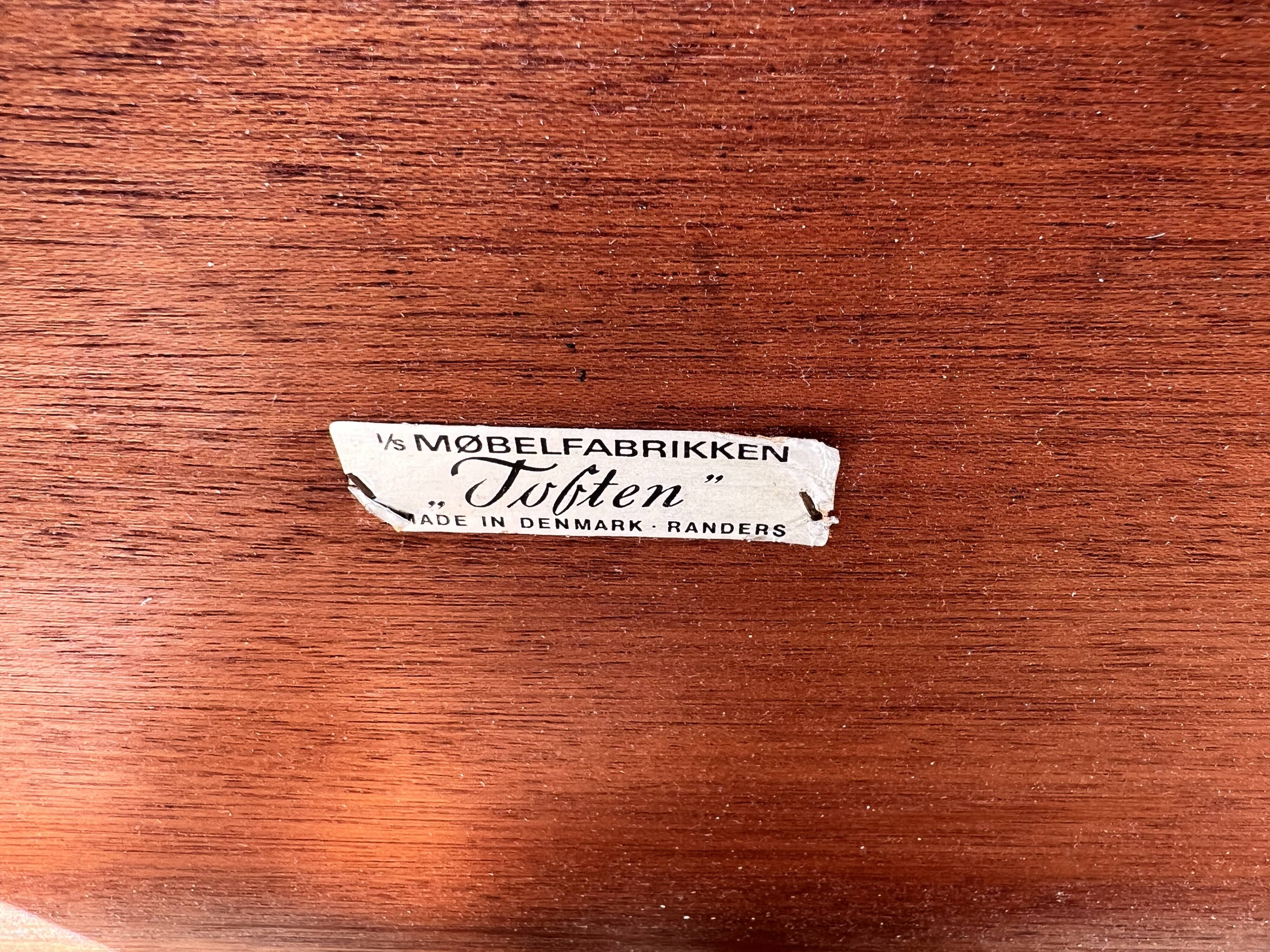 Table d’appoint danoise en teck par Arne H-Olsen