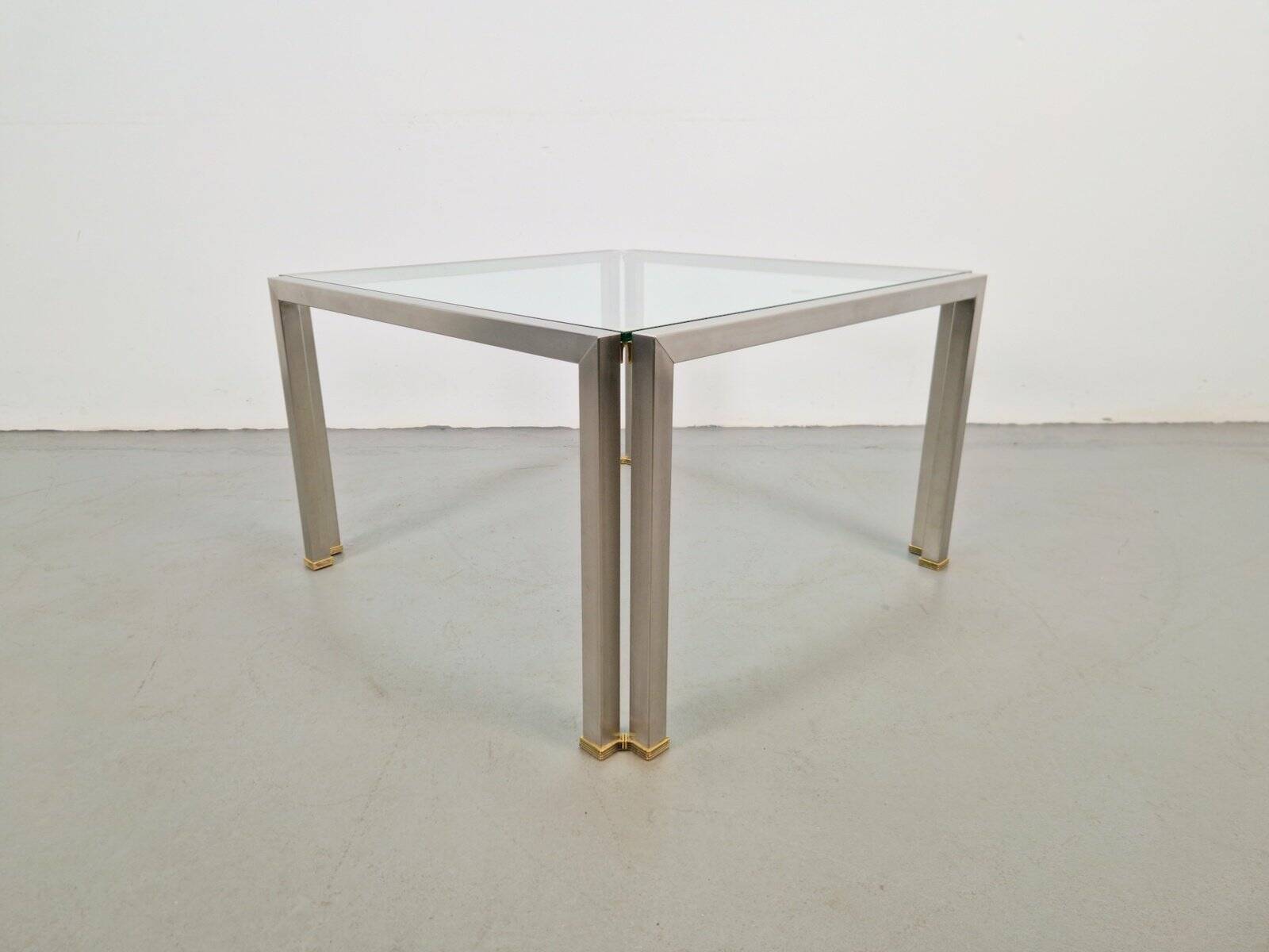 Table basse Regency T28 en laiton et verre de Peter Ghyczy, années 1970
