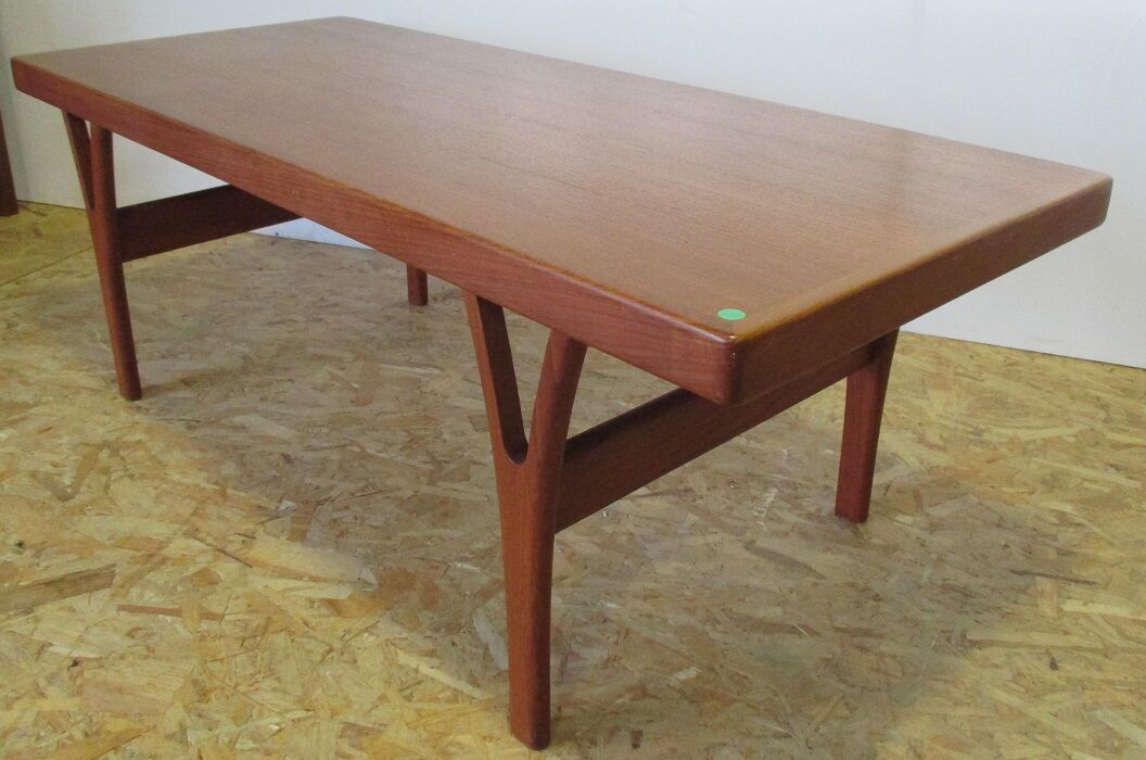 Scandinavian coffee table Trioh