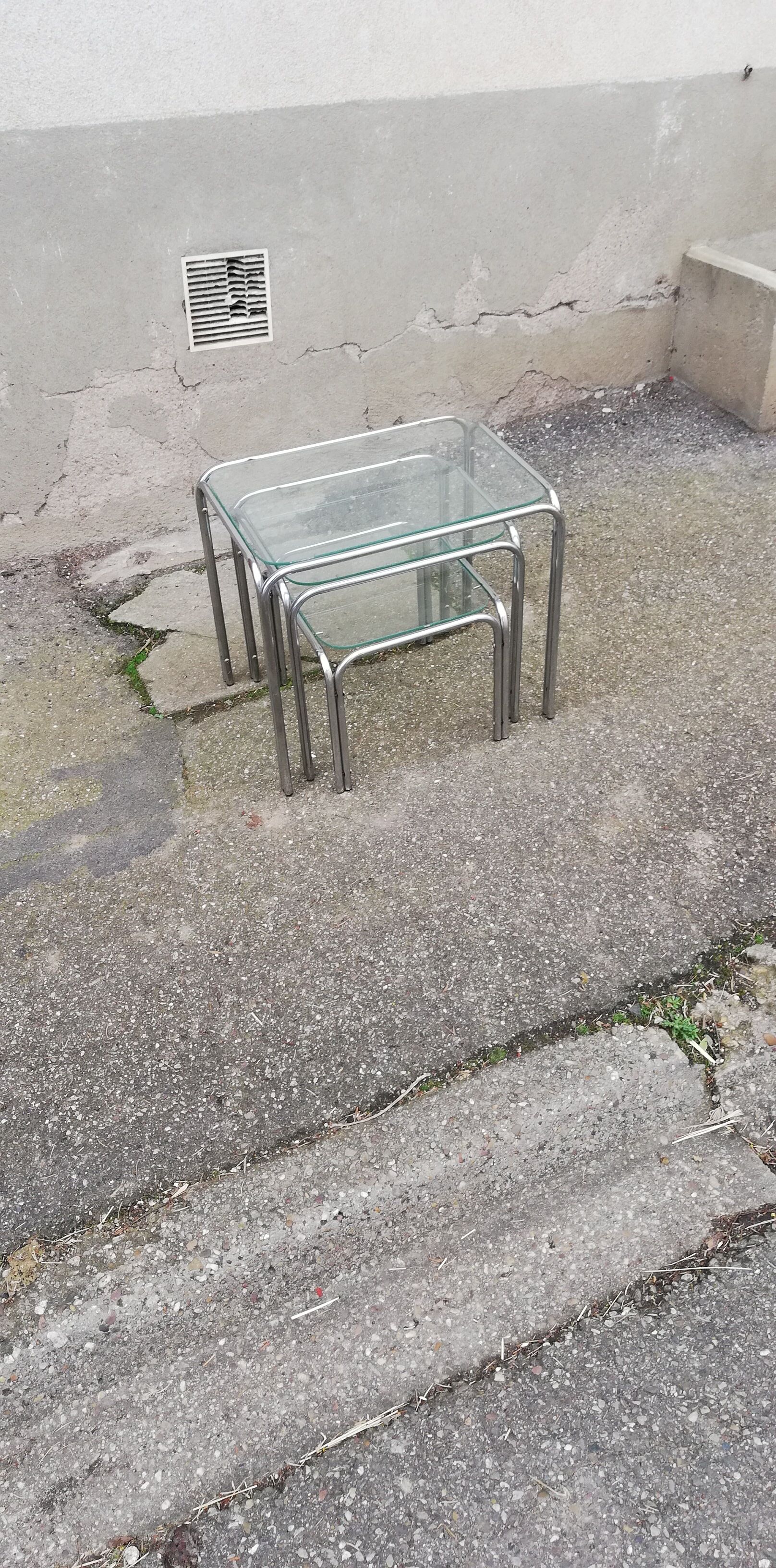 Vintage pull-out coffee tables