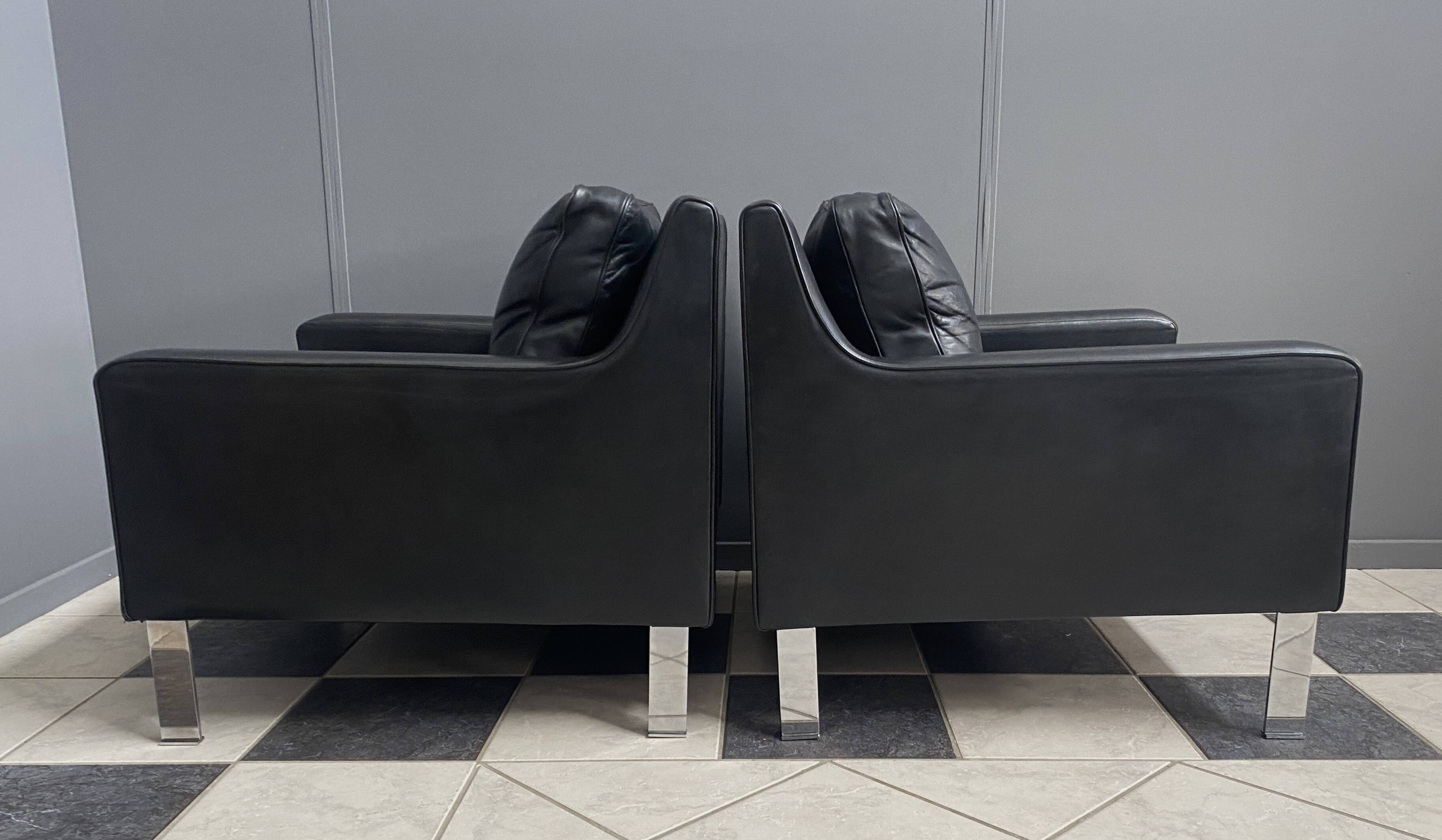 2 black leather Tecta chairs by Hans Konecke 1960s model D45