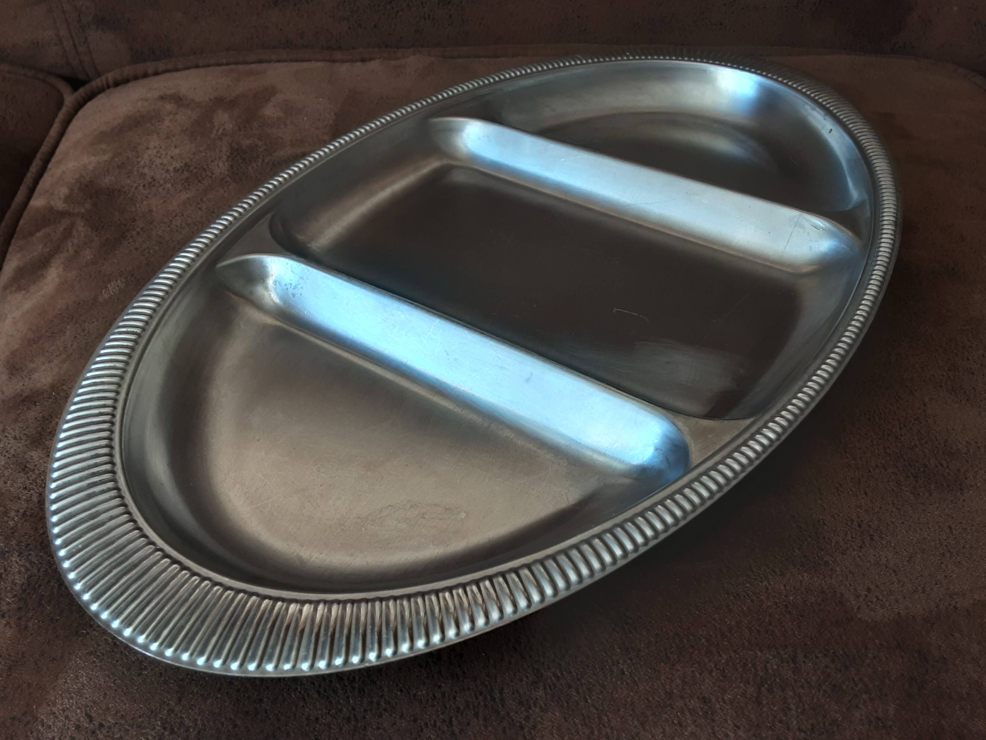 Metal compartment dish