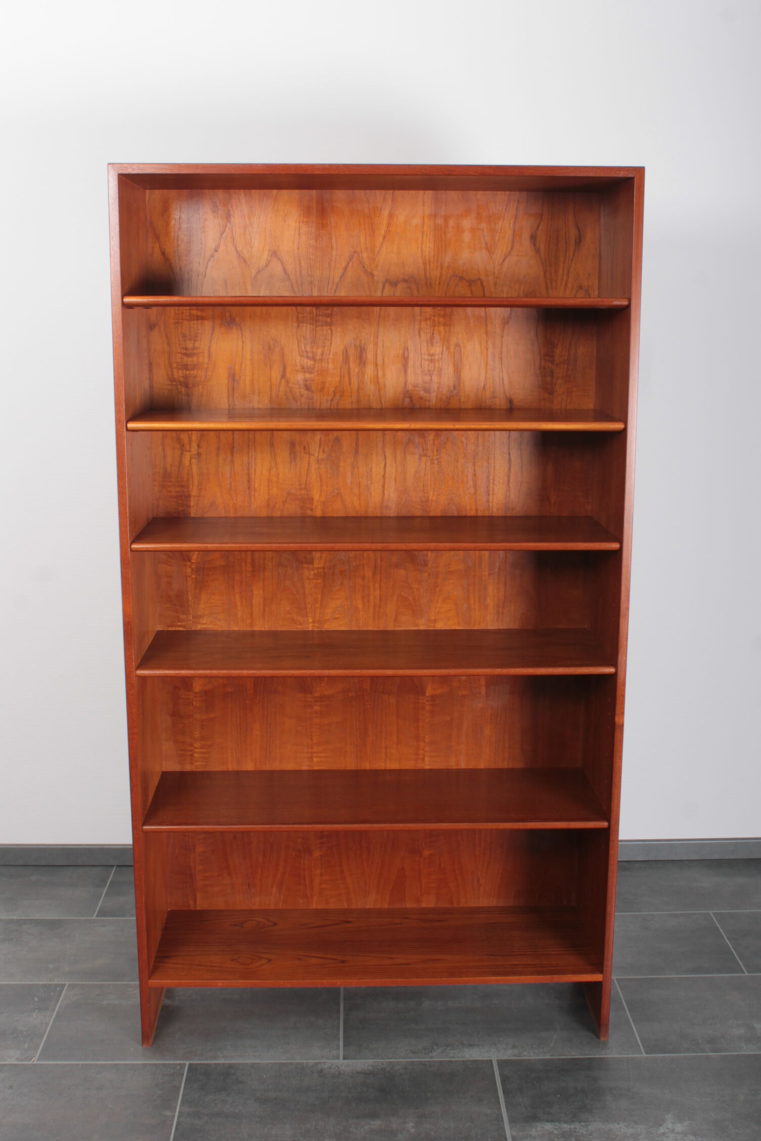 Teak bookcase RY8 by Hans J. Wegner