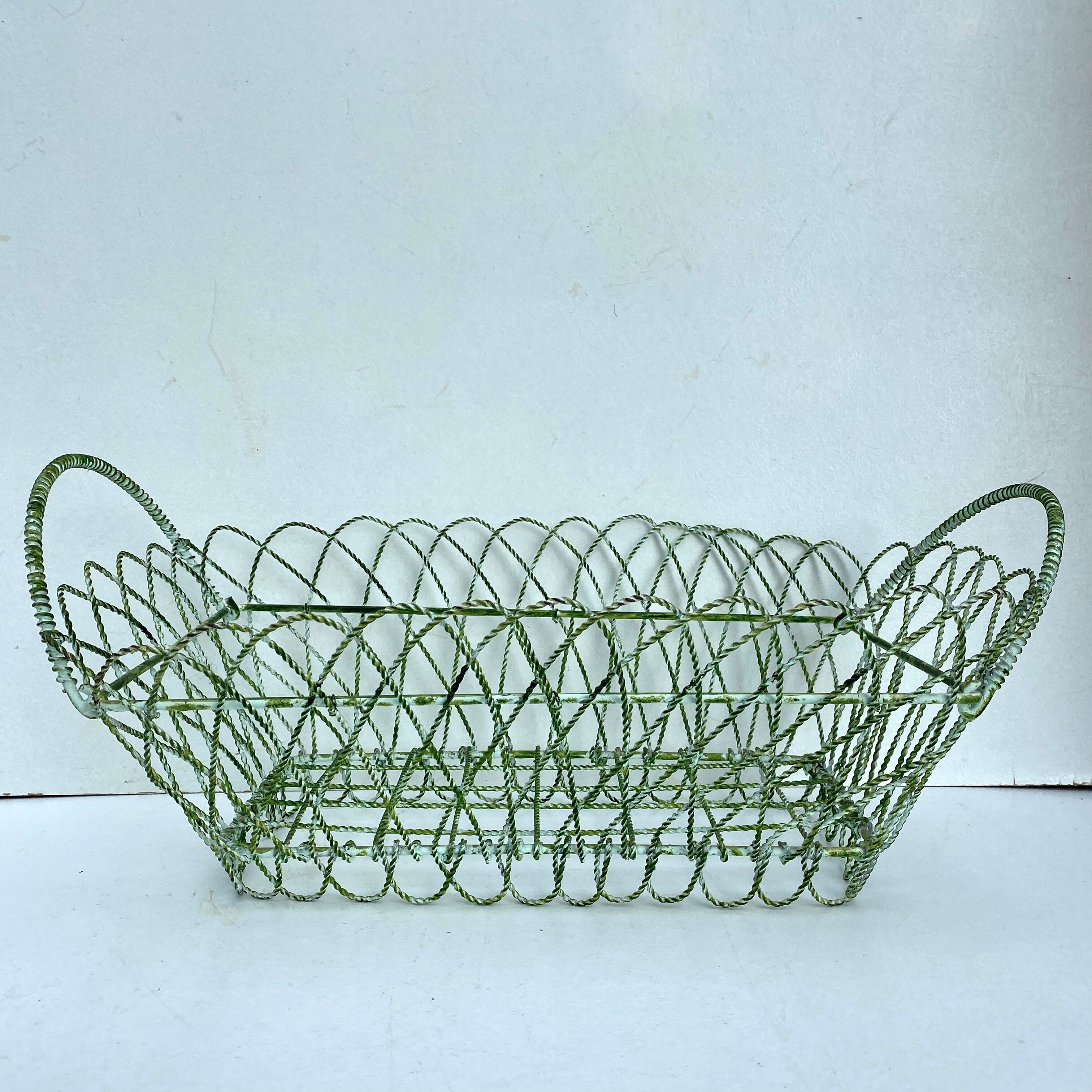 Twisted metal planter