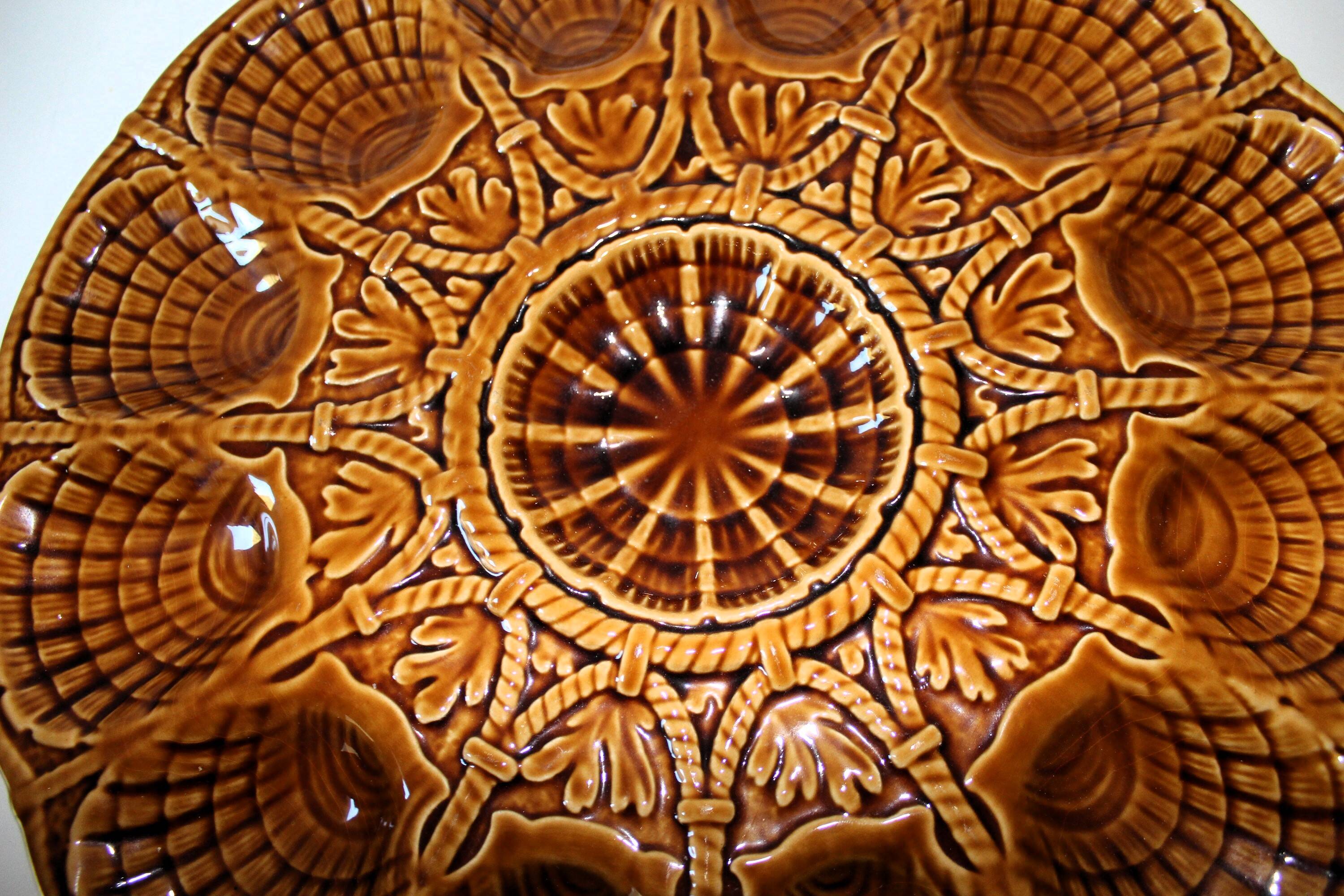 Complete oyster service in Sarreguemines slipware