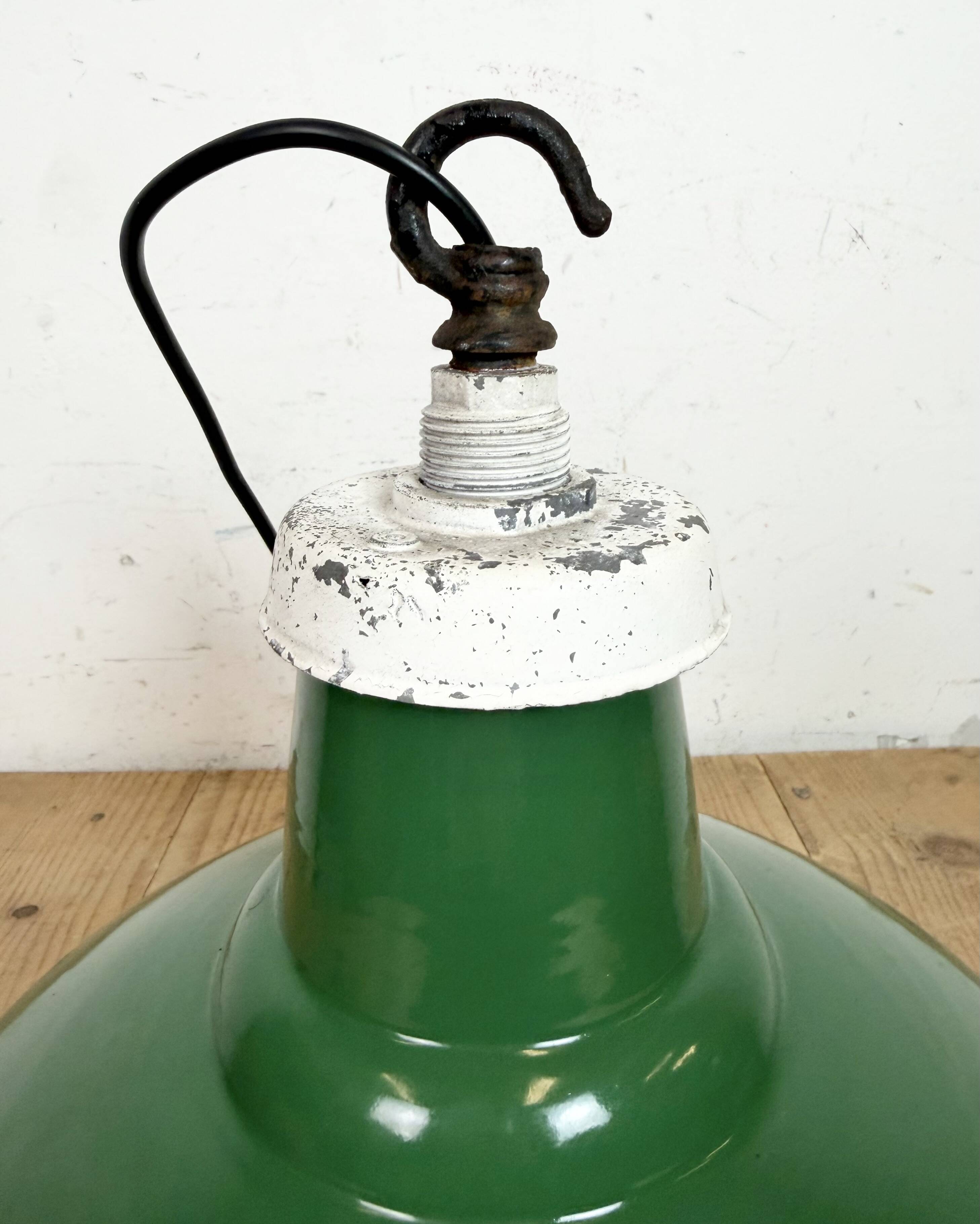 Industrial British Green Enamel Factory Pendant Lamp, 1960s
