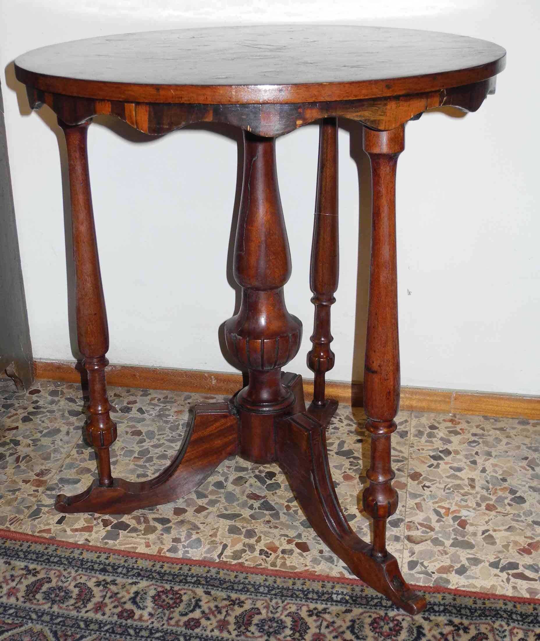 Antique English round table. Petite table ronde anglaise