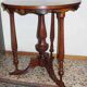 Antique English round table. Petite table ronde anglaise