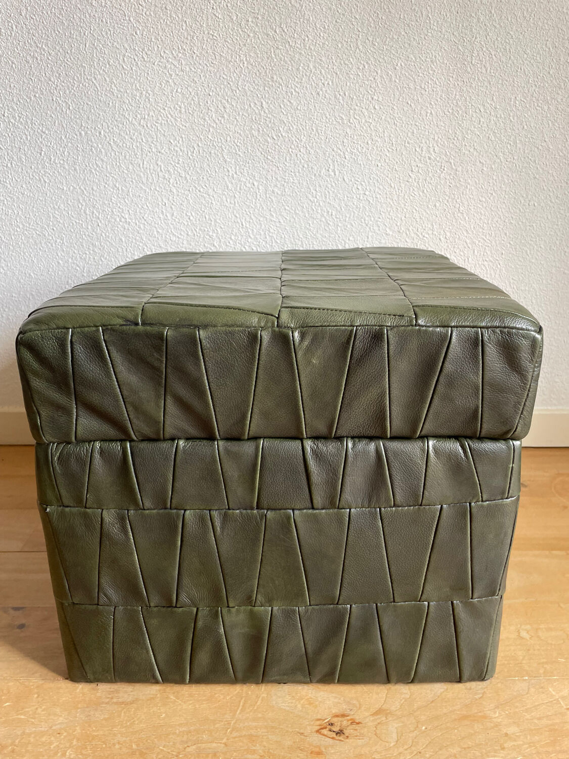 Pouf leather chest patchwork vert  De Sède