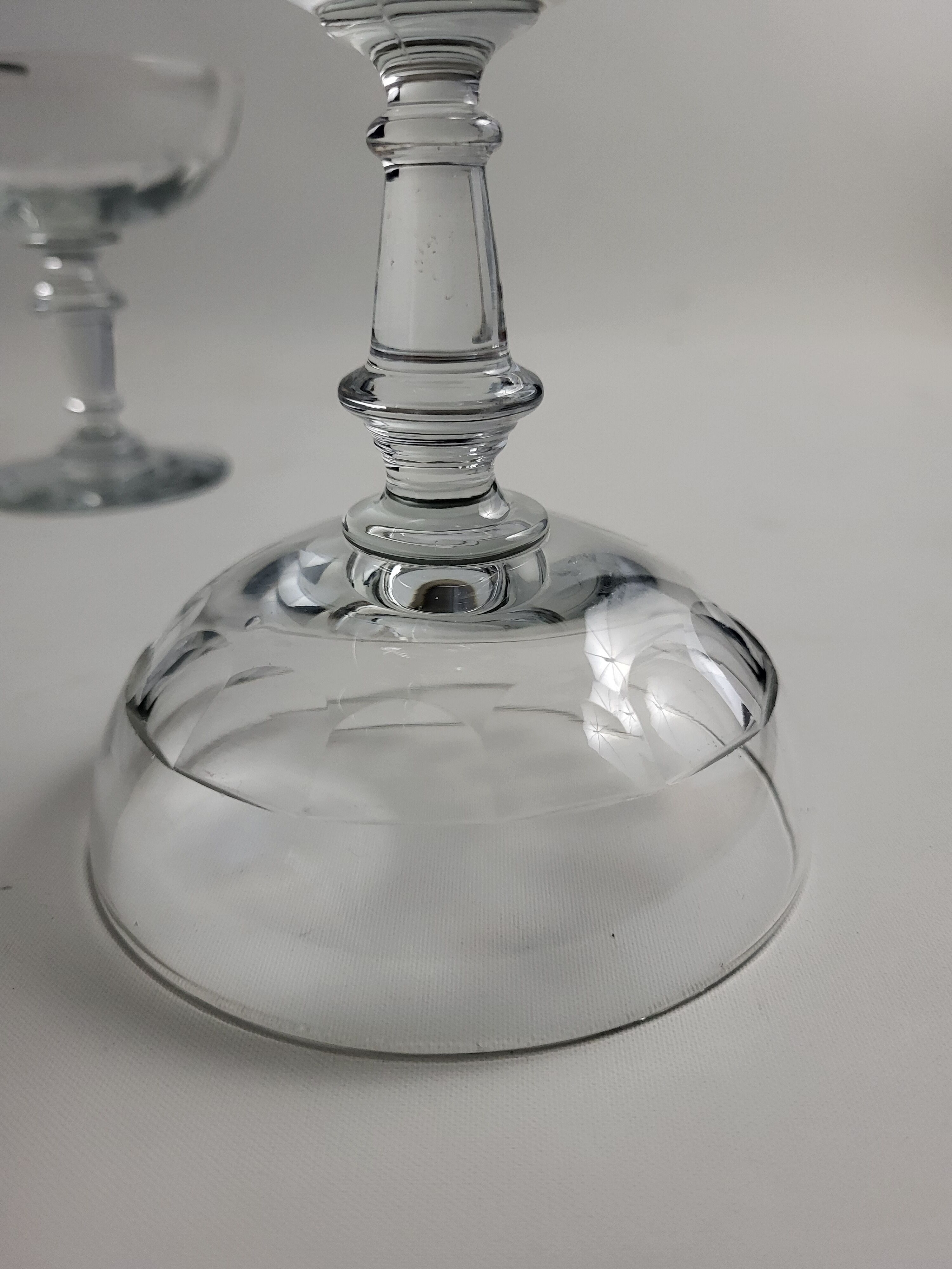 Set of 8 glass champagne glasses XIXth