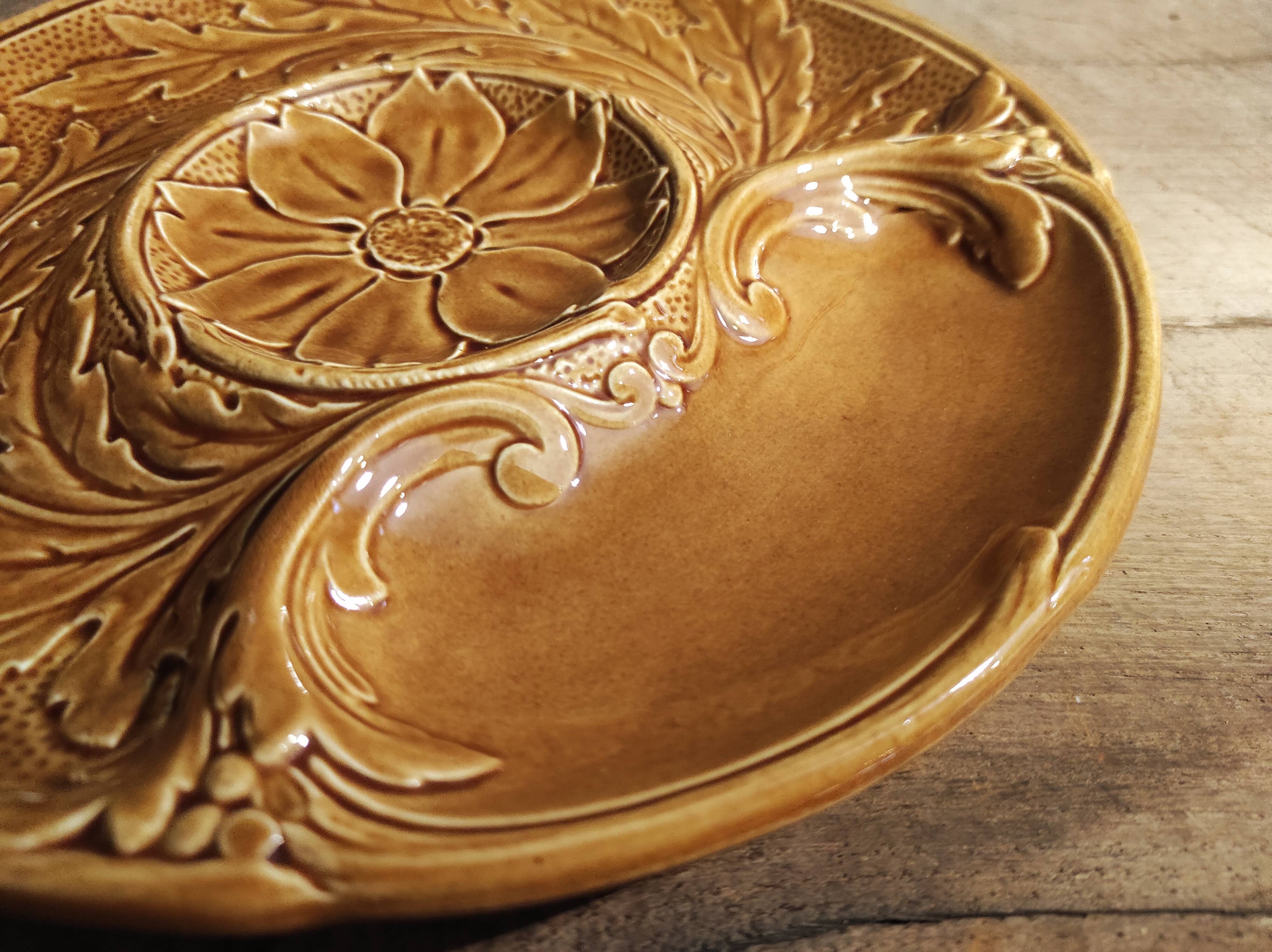 Vintage French artichokes plate in Majolica from Gien