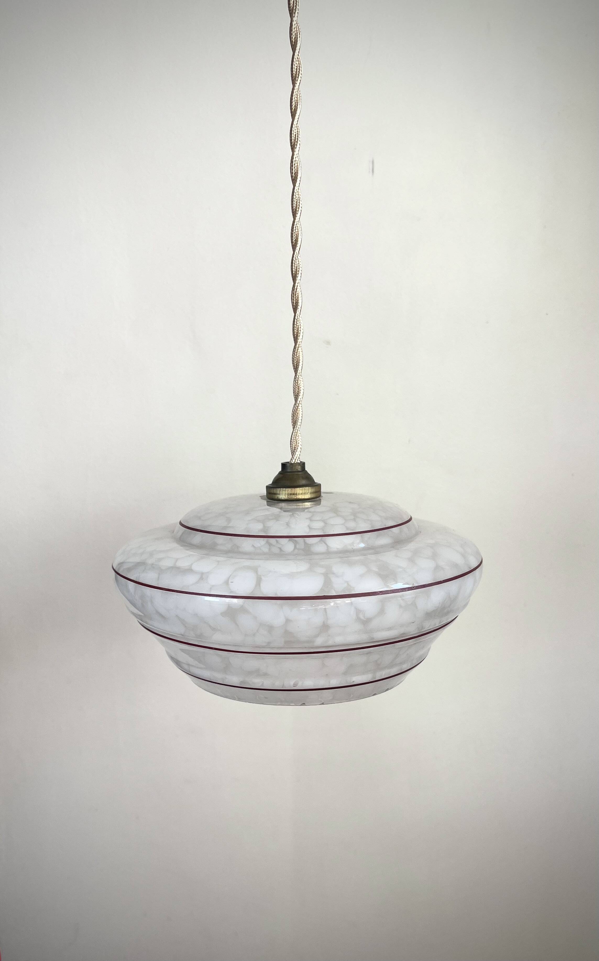 Petite suspension verre Clichy blanc liseré rouge