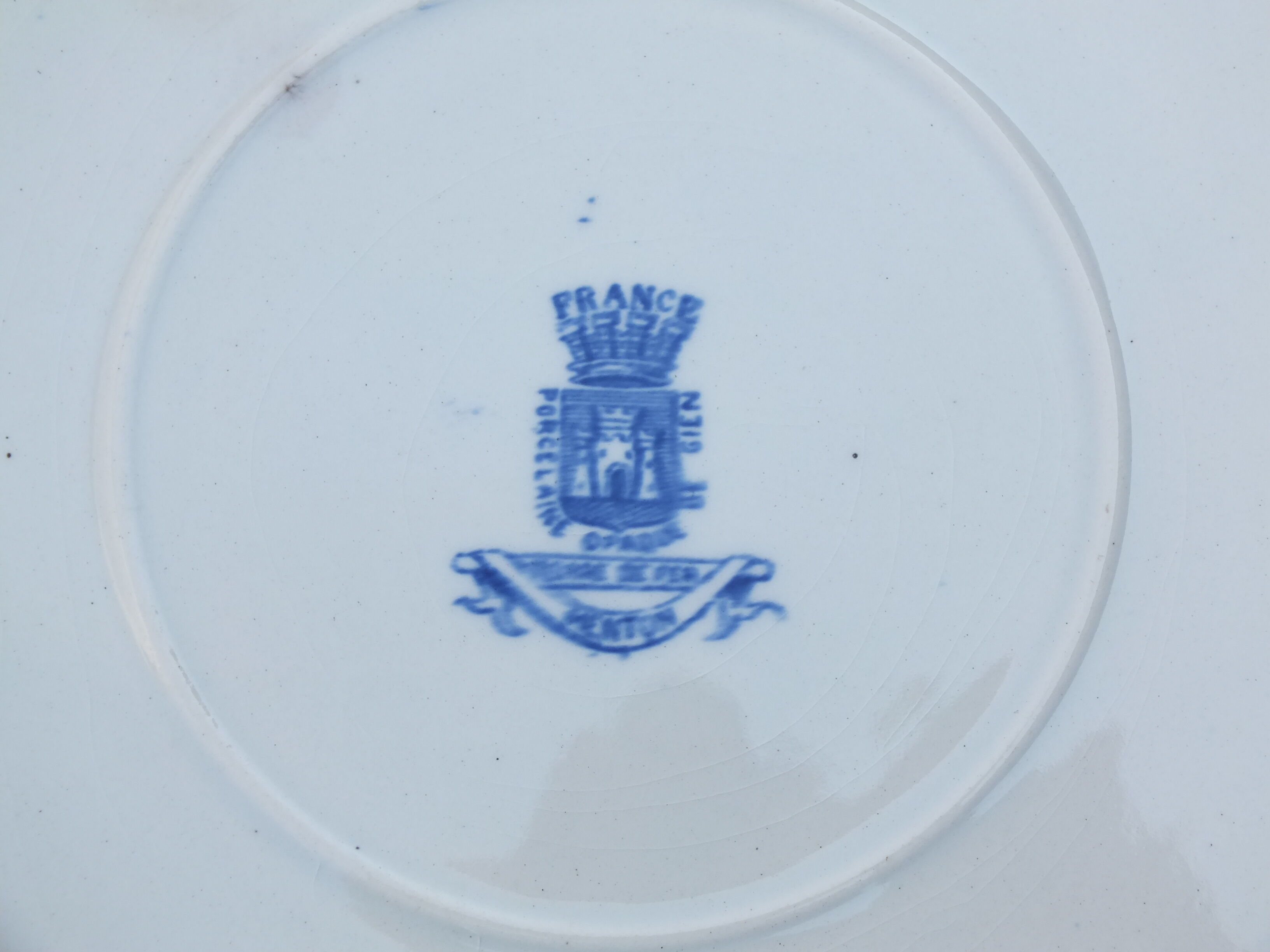 Plat rond ancien Gien service Menton