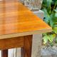 Petit bureau / table en bois et formica