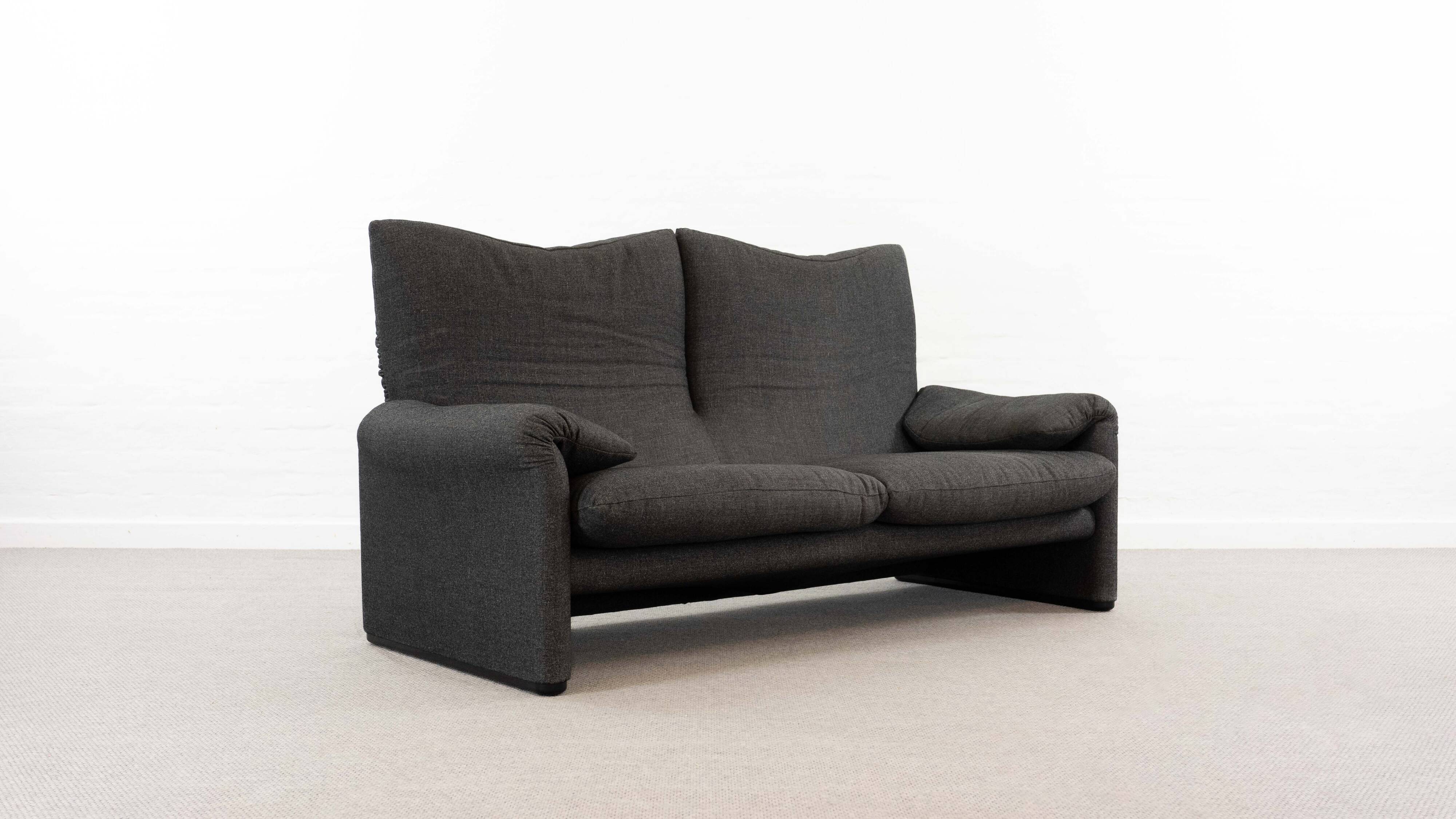 Maralunga 2.5-seat Sofa by Vico Magistretti for Cassina, Italy