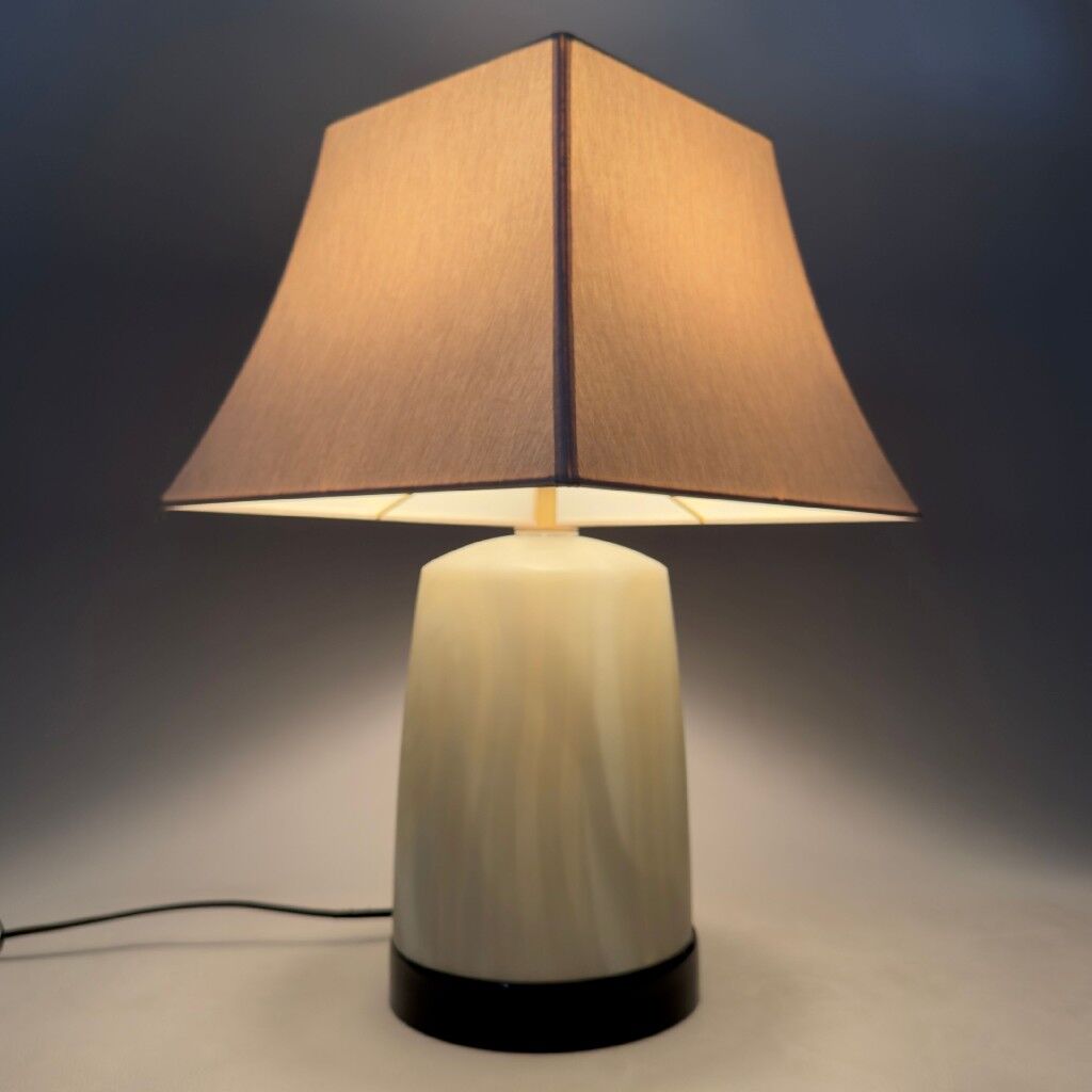 Murano glass table lamp Visa G Luce opaline modernist design from the 90s.