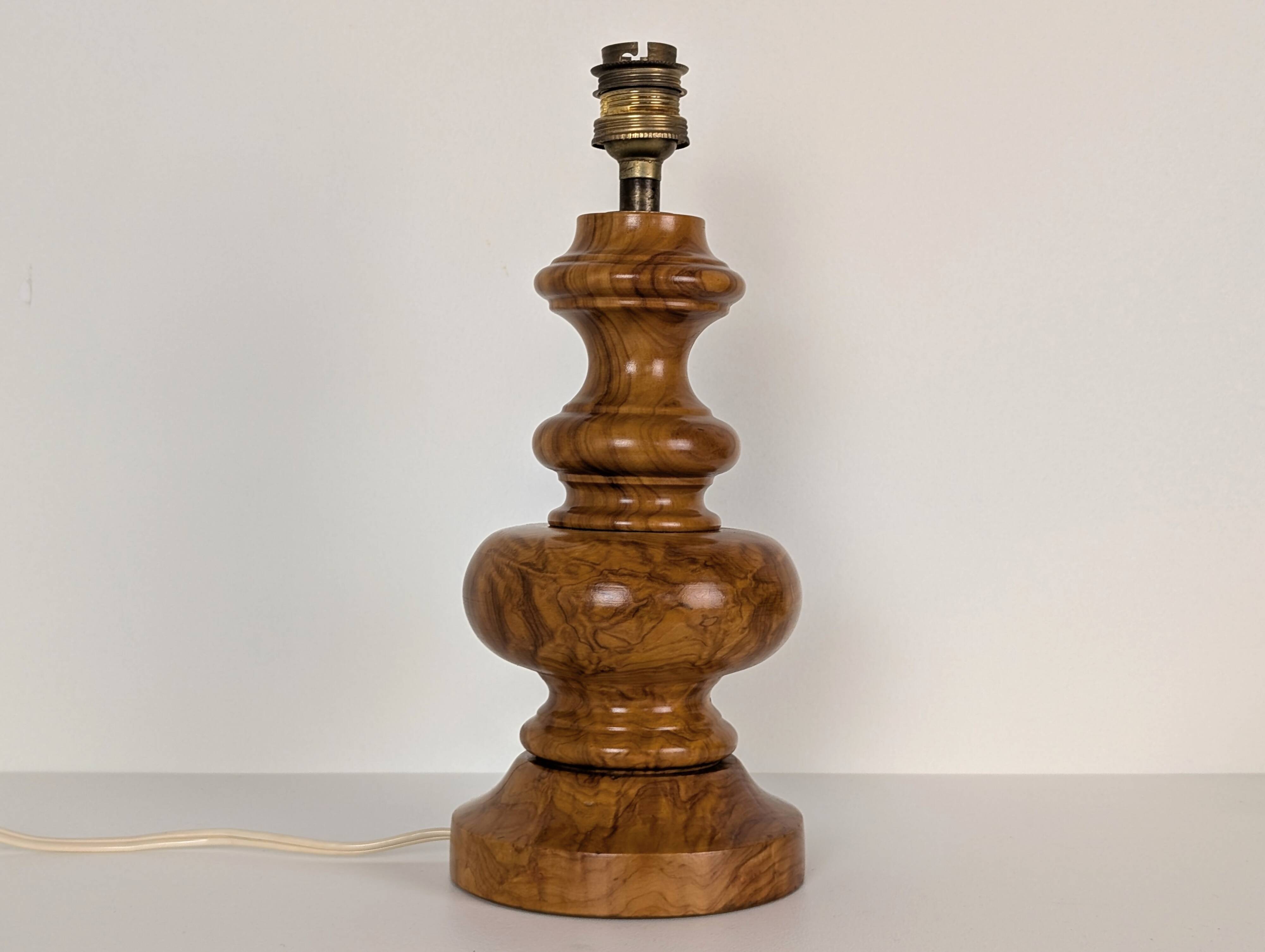 Lampe en bois tourné