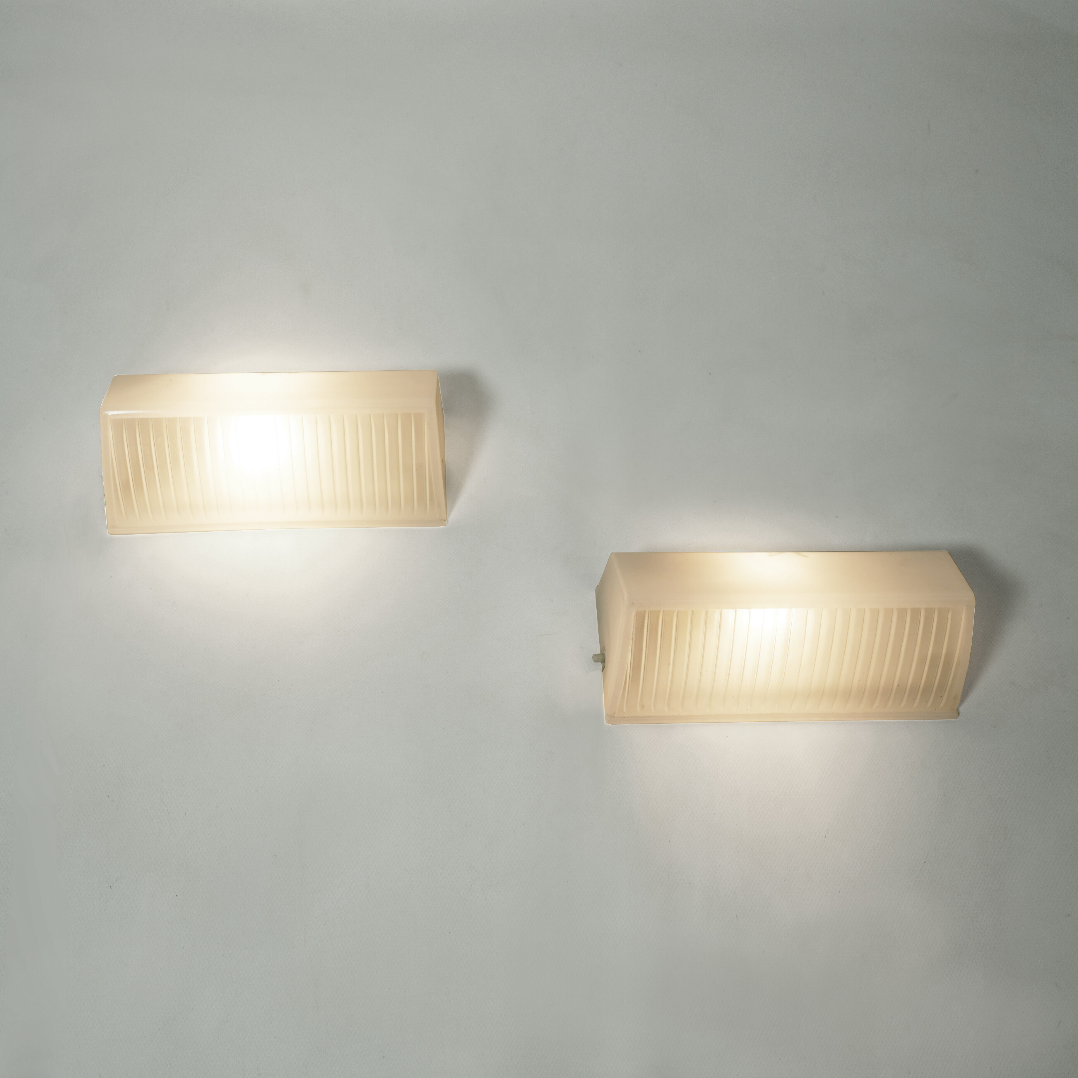 Pair of glass wall light of the years 50 Holophane