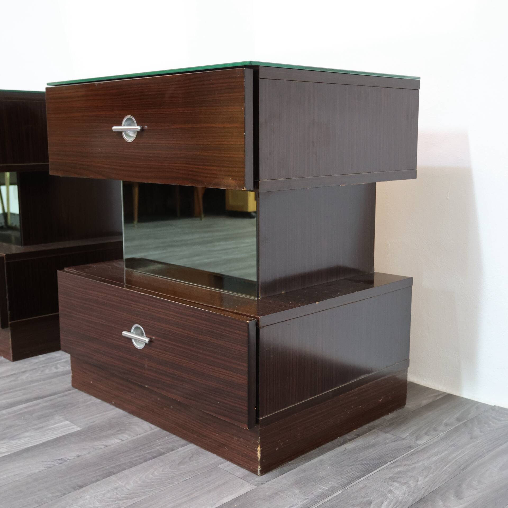 Paire de chevets en ébène design cubique années 80
