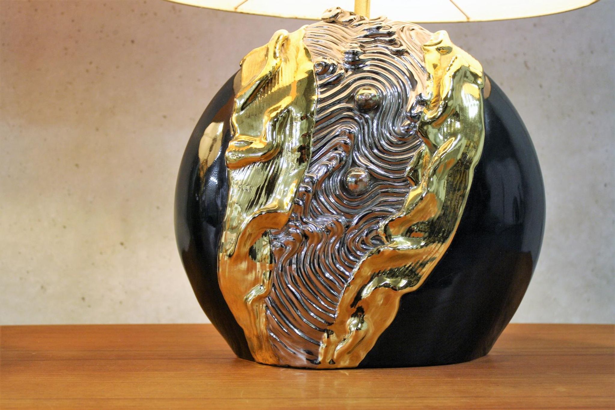 Pair of carved ceramic by Georges Deliège Belgique desk lamps