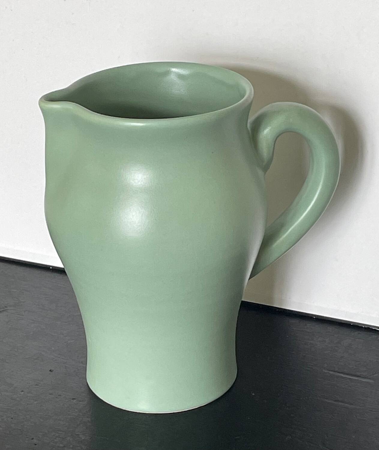 Pichet vert en céramique André Baud Vallauris