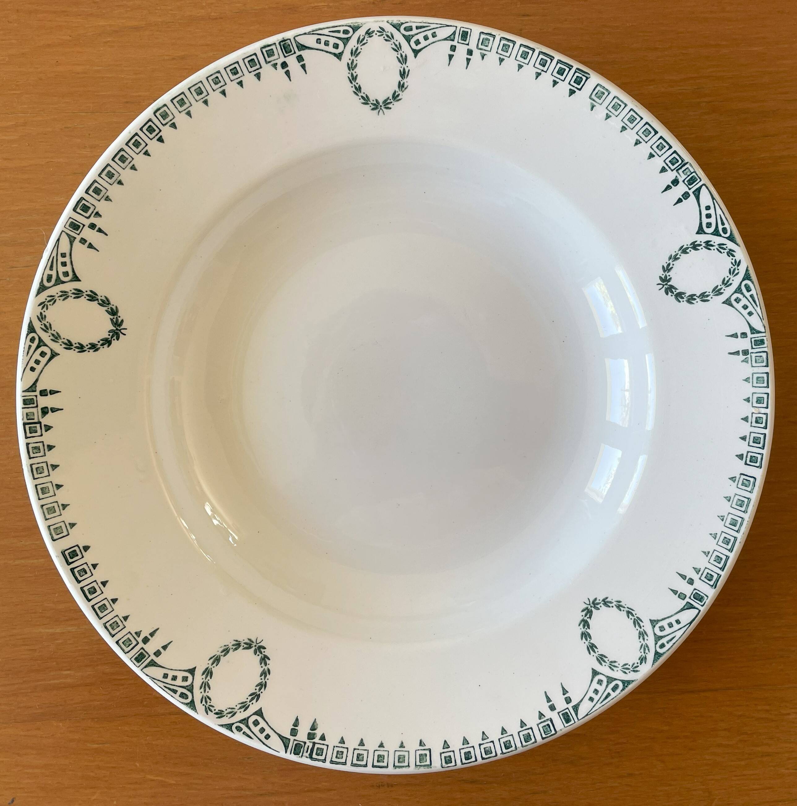 6 old hollow plates in Saint-Amand earthenware (North)