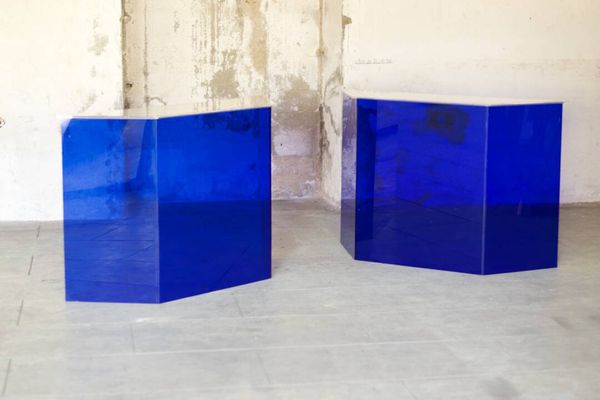 Deux consoles bleu klein vintage 1988