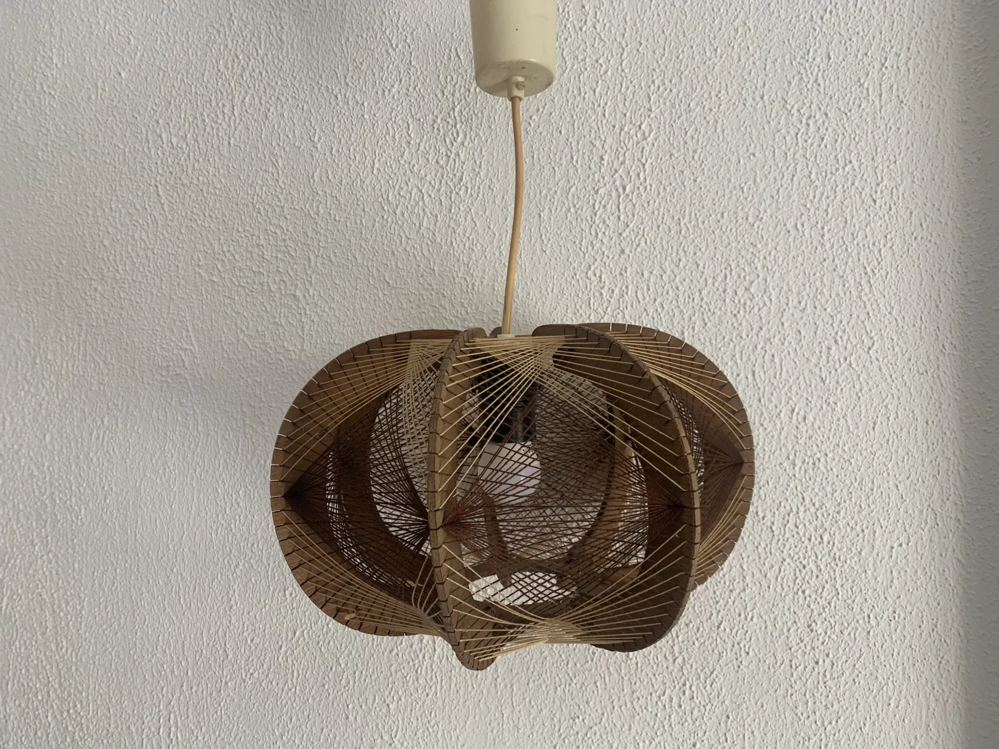 Vintage 1960 Scandinavian suspension light in wire and wood - 30 x 21 cm