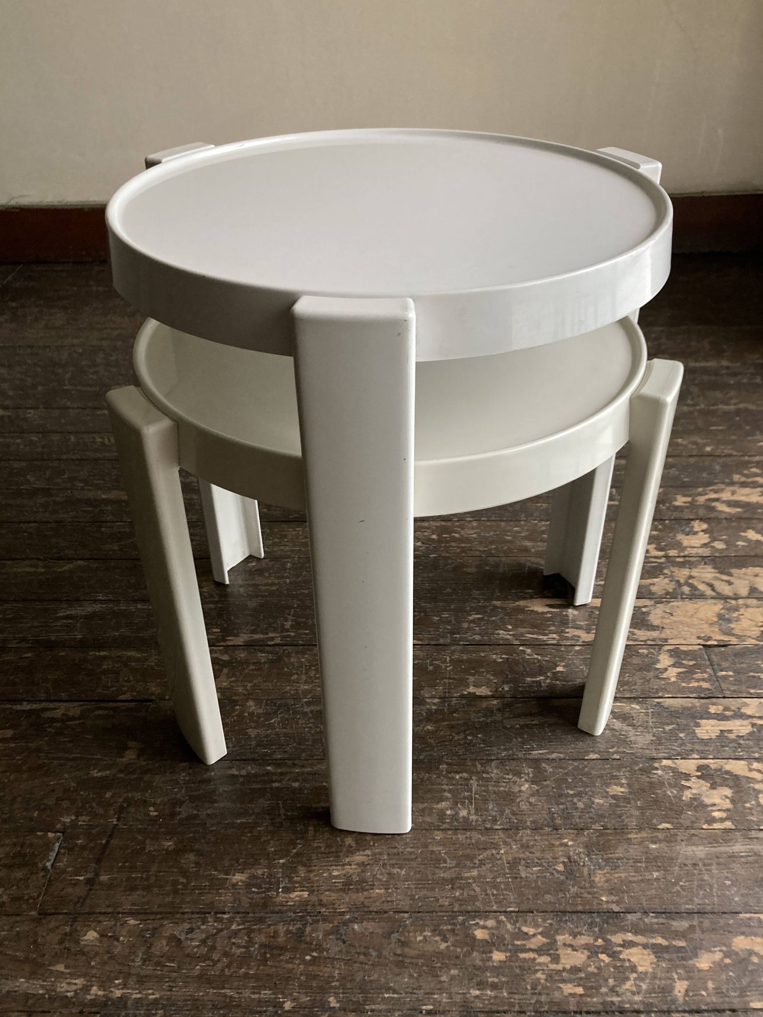 Pair of nesting coffee tables, space age Italian design 1960 Kastilia.